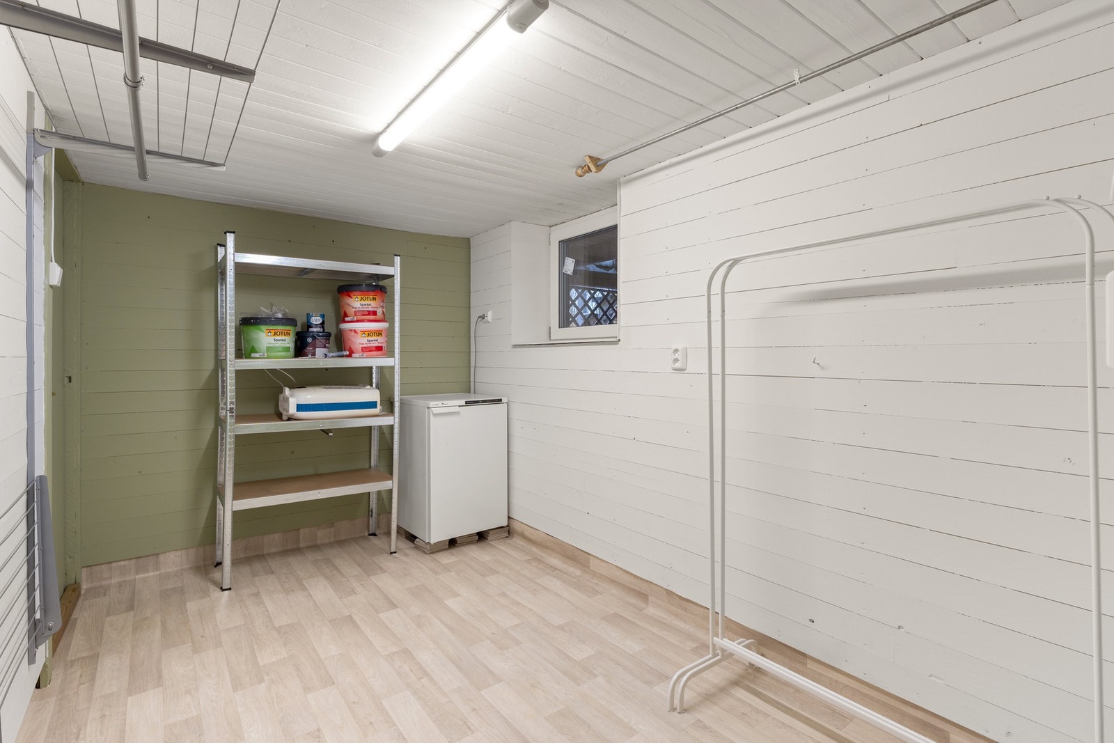 Bod i kjeller | Her har selger satt inn et større vindu for å kunne bruke det som soverom (rommet er ikke godkjent til varig opphold) Galleribilde