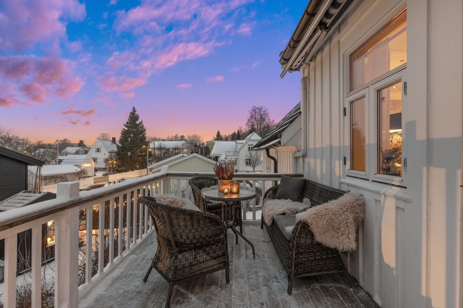 Her er det god plass til bl.a. en sittegruppe og grill Galleribilde