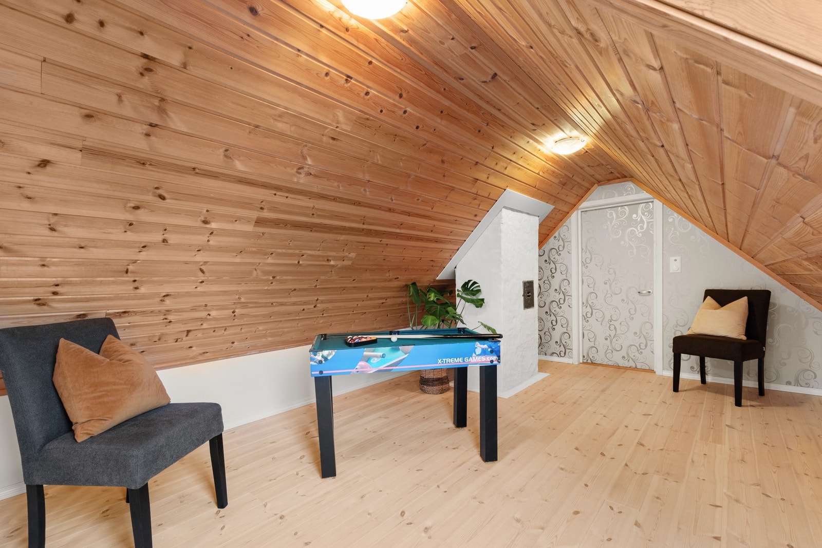 Fra 2.etg er det trapp opp til loftet | Loftet er innredet av selger men er ikke tegnet inn som et plan på byggetegningene Galleribilde