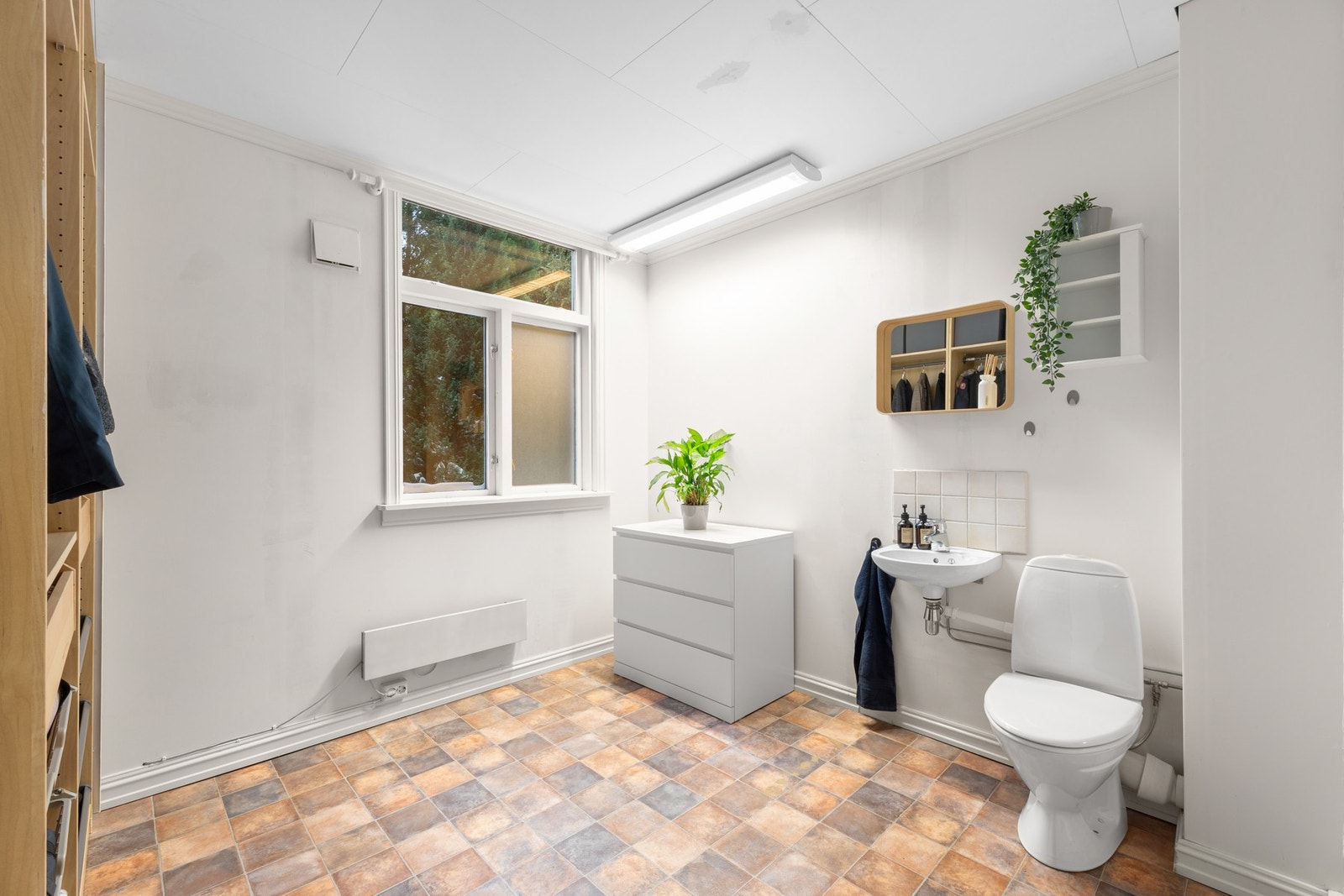 Stort toalettrom/garderoberom | Huset har mange rom med forskjellige muligheter Galleribilde