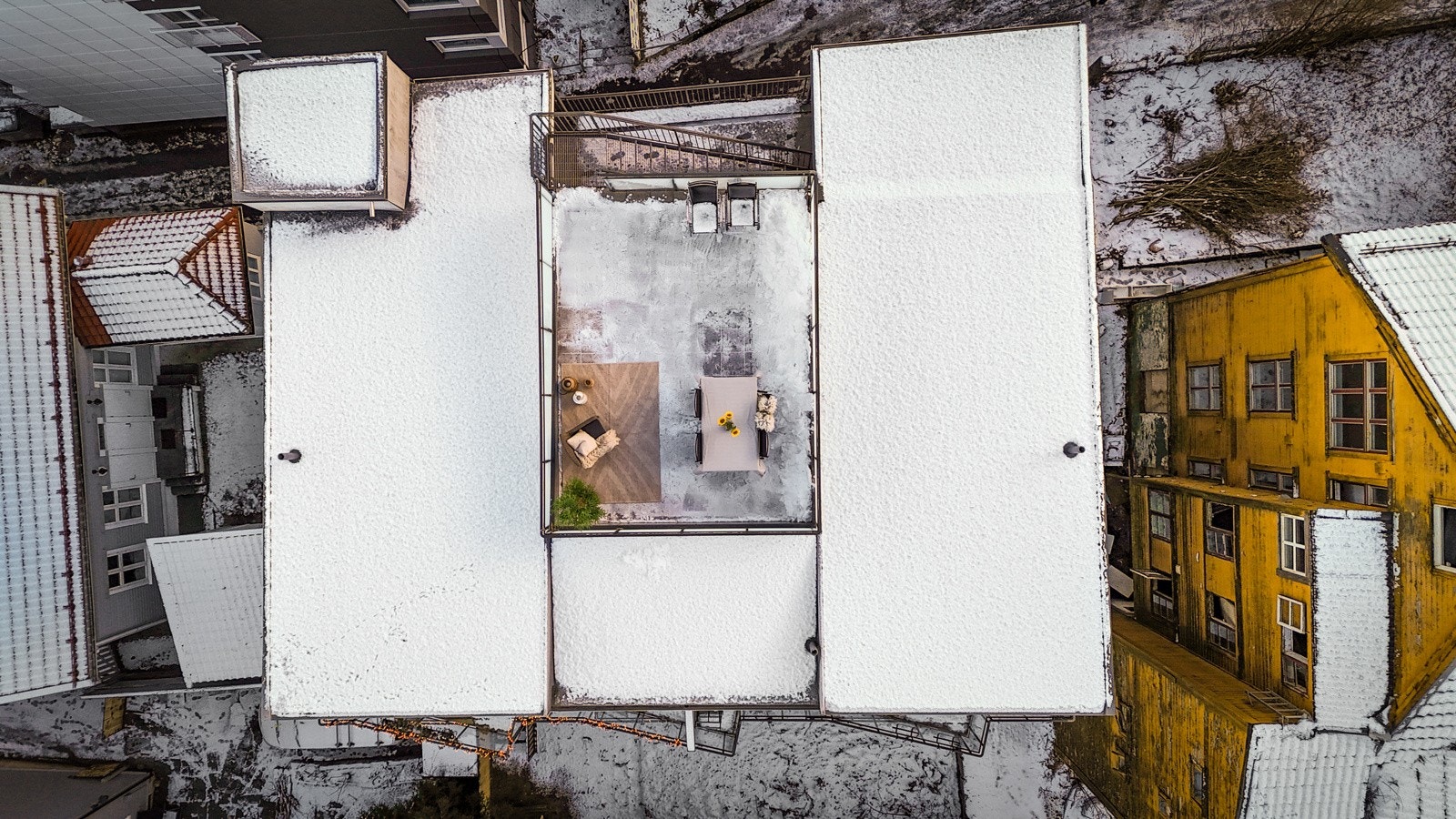 Fra takterrassen kan du nyte gode solforhold og herlig utsikt Galleribilde