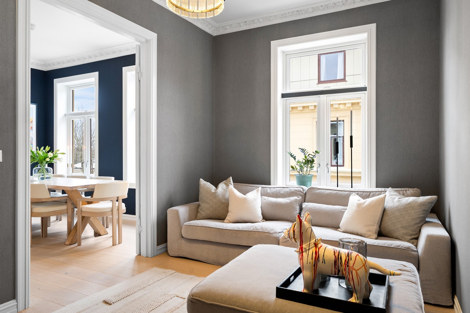 Et av de tre soverommene er i dag innredet som TV-stue. Galleribilde