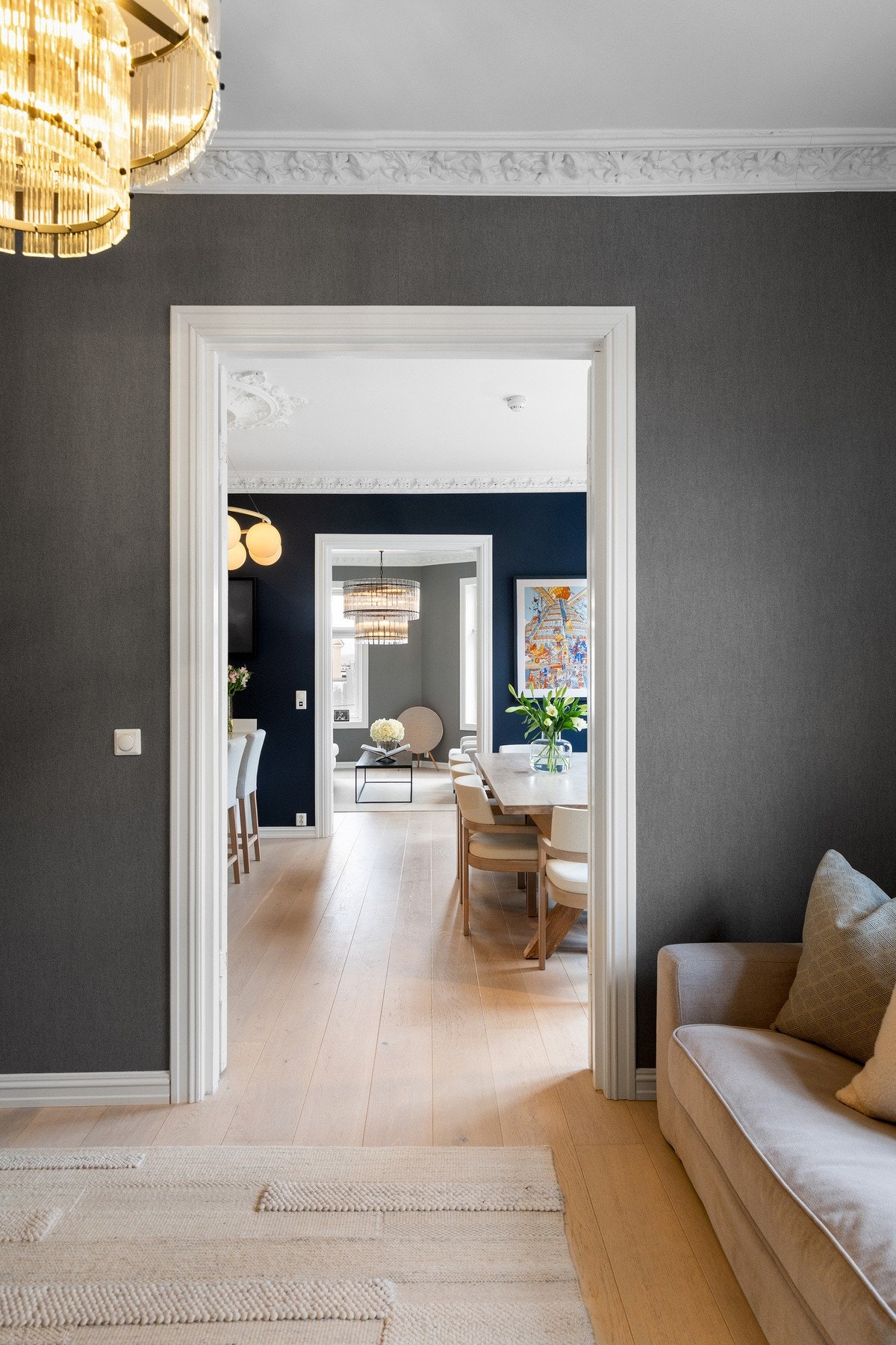 Gjennomgående planløsning med store, gode rom. Galleribilde