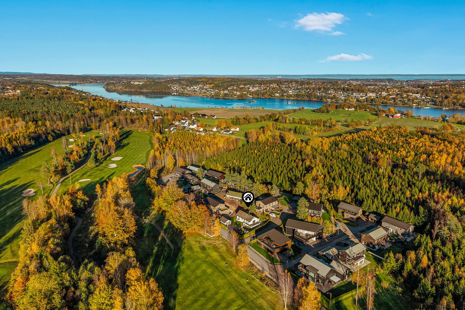 Påkostet og gjennomført enebolig i naturskjønne omgivelser Galleribilde