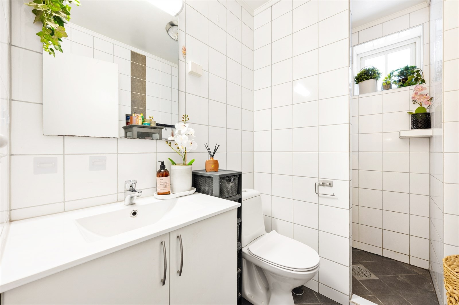 2 flislagte bad renovert i 2011 i 1 etg. Galleribilde