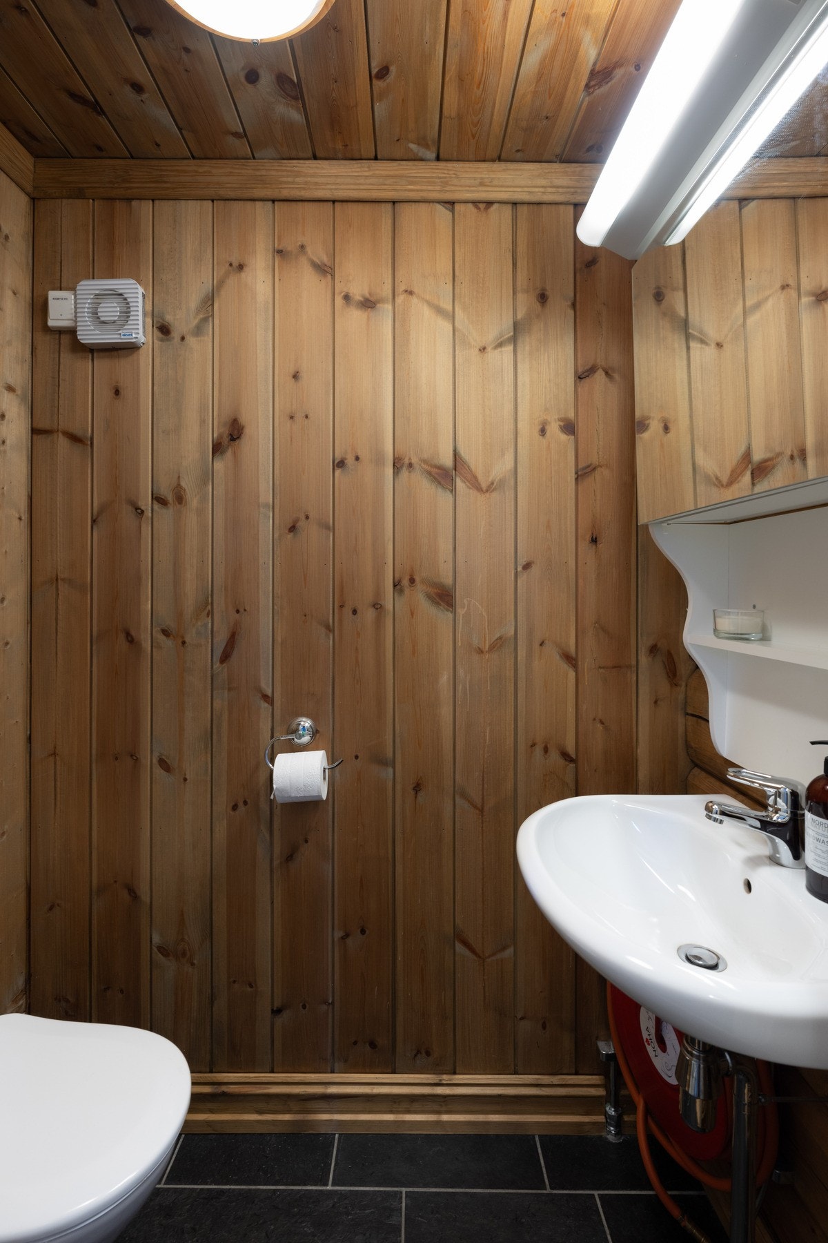 Toalettrom i 1. etasje. Galleribilde