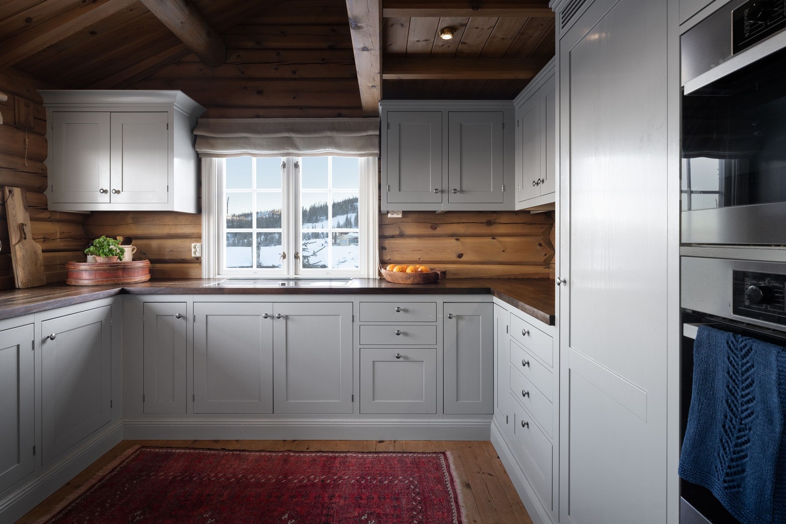 Kjøkkenet er fra Kvänum av høy kvalitet og med integrerte hvitevarer fra Miele. Galleribilde