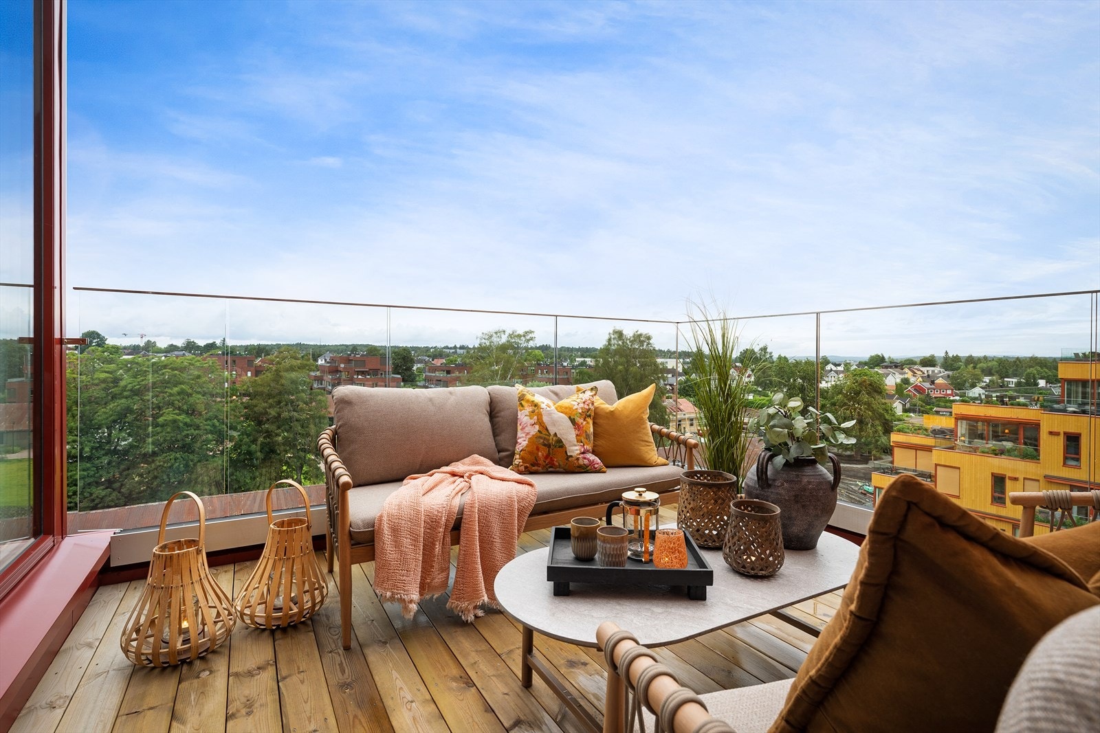 Det er hyggelig utsyn fra terrassen. Galleribilde