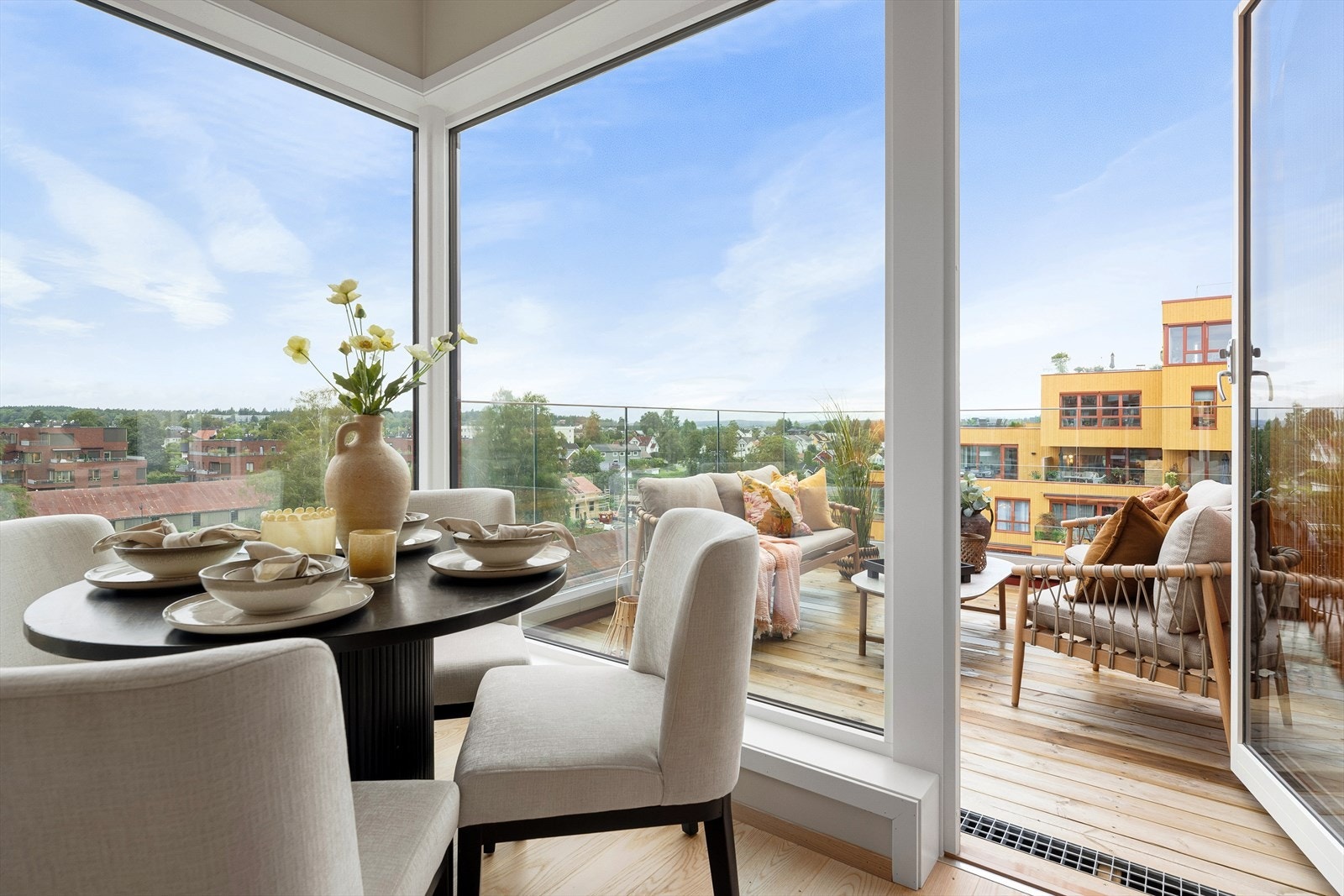 Leiligheten ligger høyt og fritt til i 7. etasje. Galleribilde