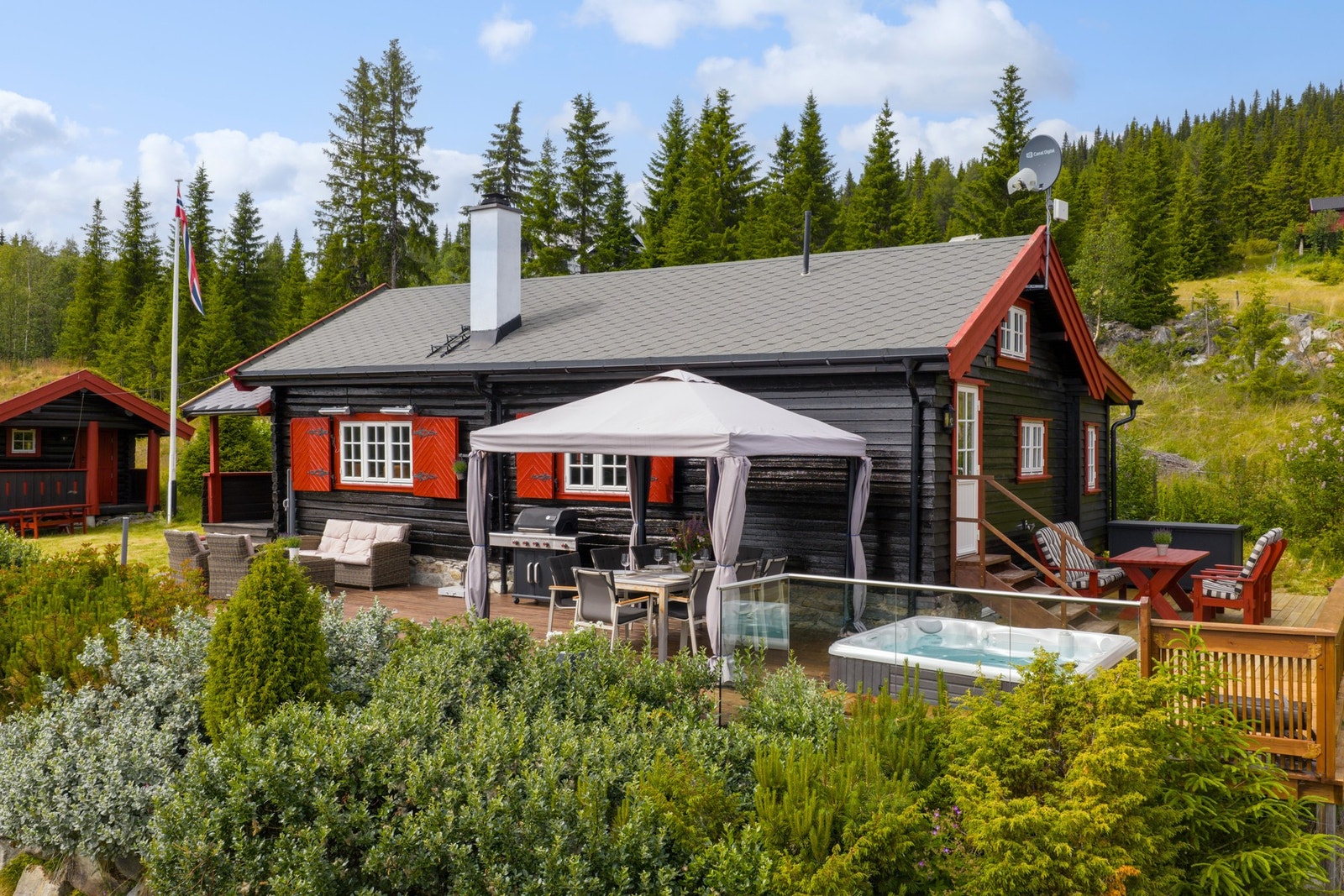 Utvendig er det Jacuzzi som medfølger. Galleribilde