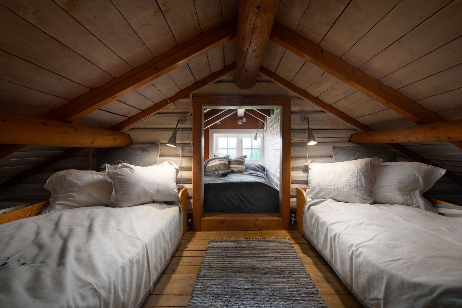 Hemsen har to rom og et gulvareal på 23m² og takhøyde på 1.4m. Galleribilde