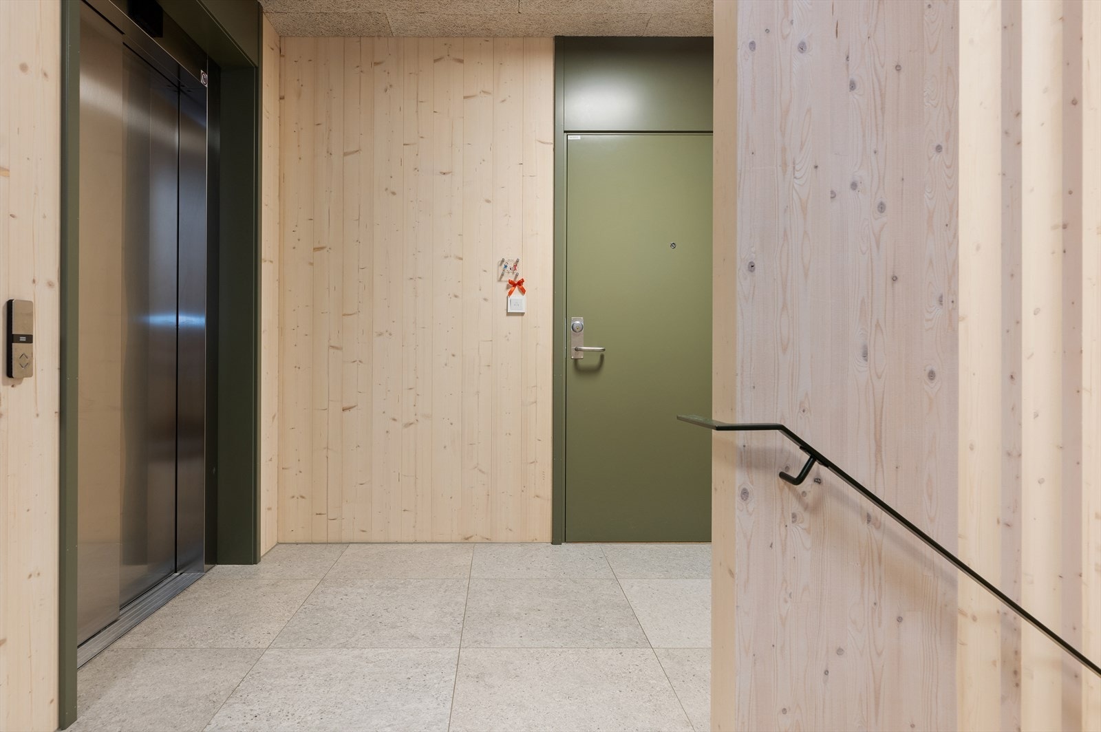 Enkel og lekker adkomst til leiligheten i 3. etasje via heis fra garasjeanlegget. Galleribilde