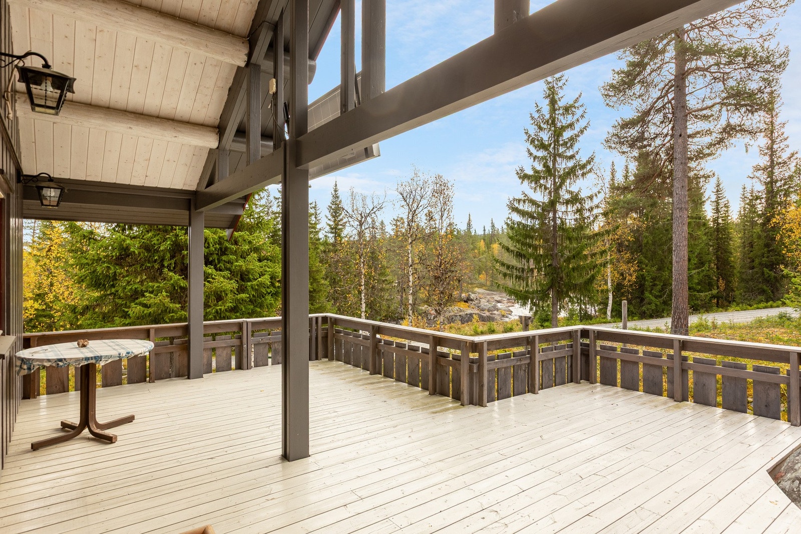 Terrasse med overbygget tak. Galleribilde