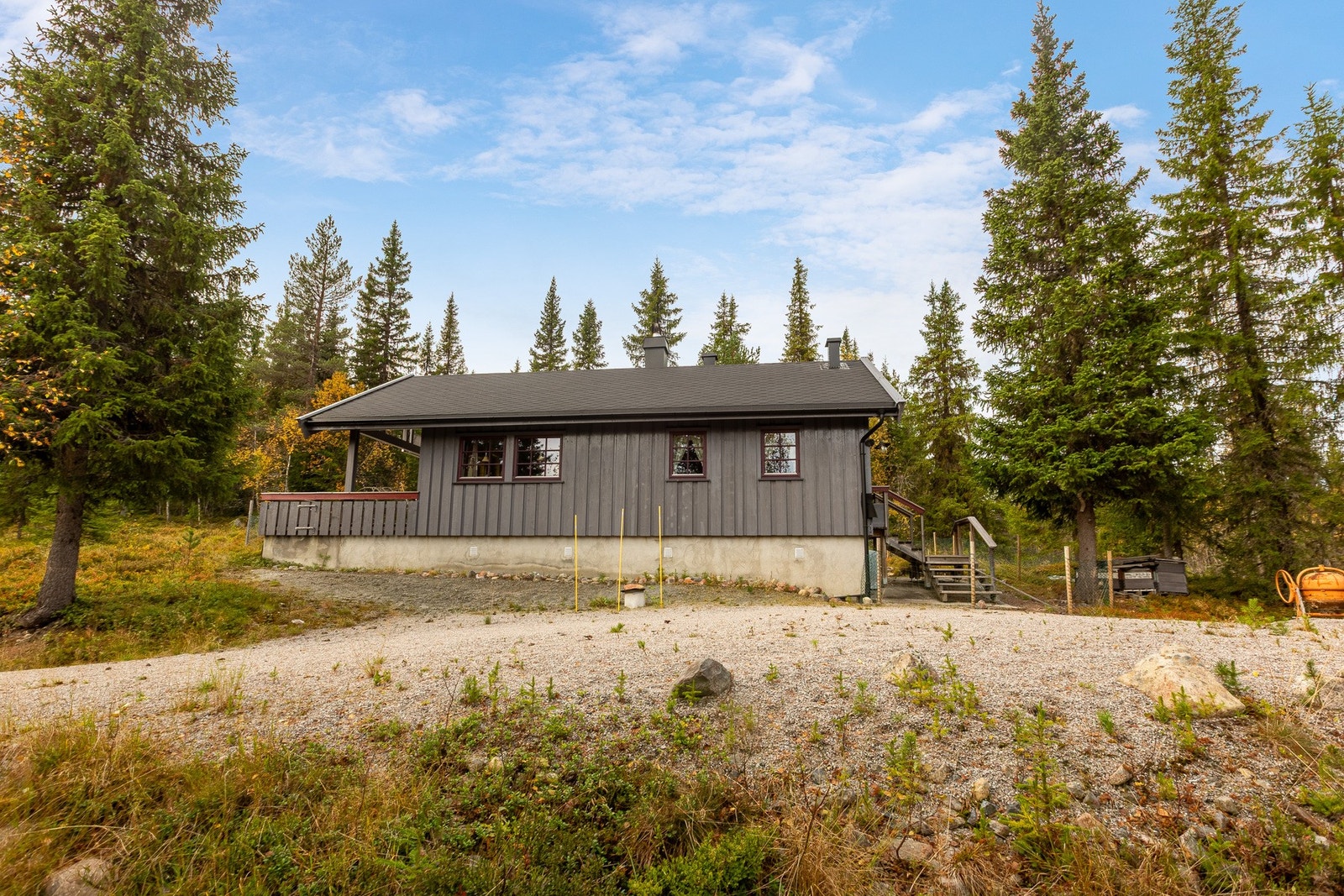 Eiendommen er beliggende sør-vest for Bagn. Galleribilde