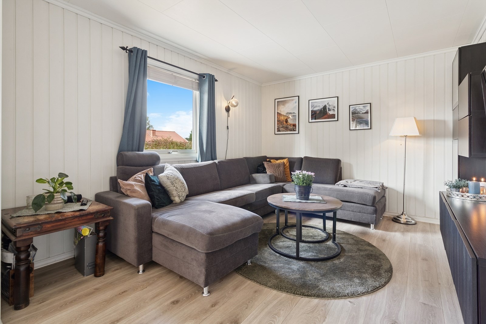 Stuedelen gir fleksible møbleringsmuligheter for en komfortabel sofagruppe. Galleribilde