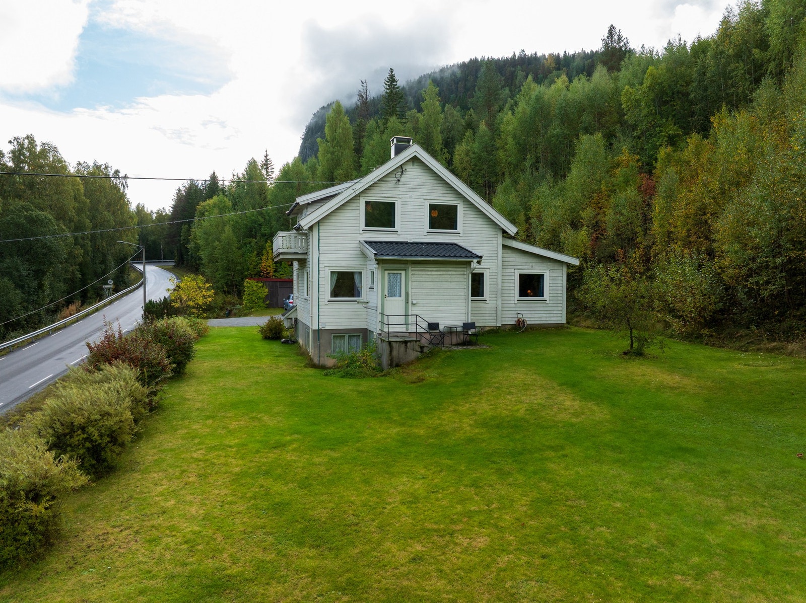 Opprinnelig bygget i 1953, med tilbygg fra 1966 (nærmest på bildet) og diverse oppgraderinger underveis. Galleribilde