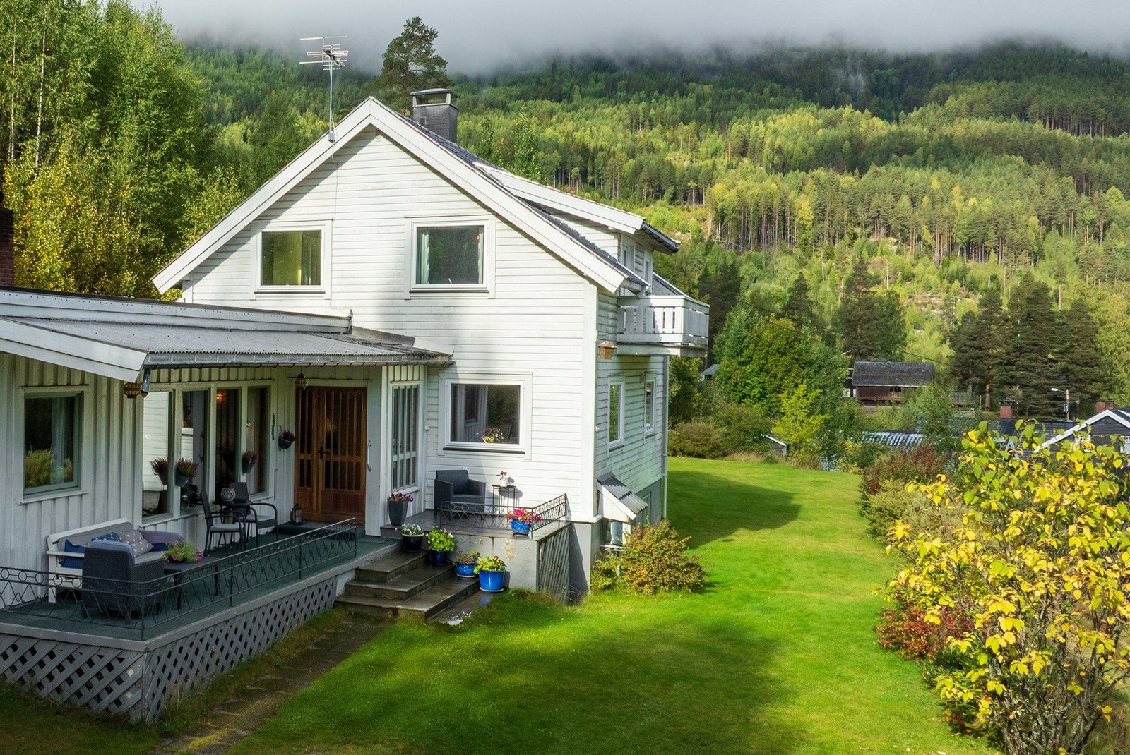 Velkommen til Rukkedalsvegen 90 - like utenfor sentrums-kjernen i Nesbyen (Eiendomsfoto: Uthus Photography) Galleribilde