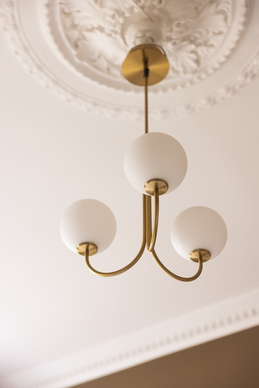 Nydelig rosett og stukkatur, også på hovedsoverommet Galleribilde