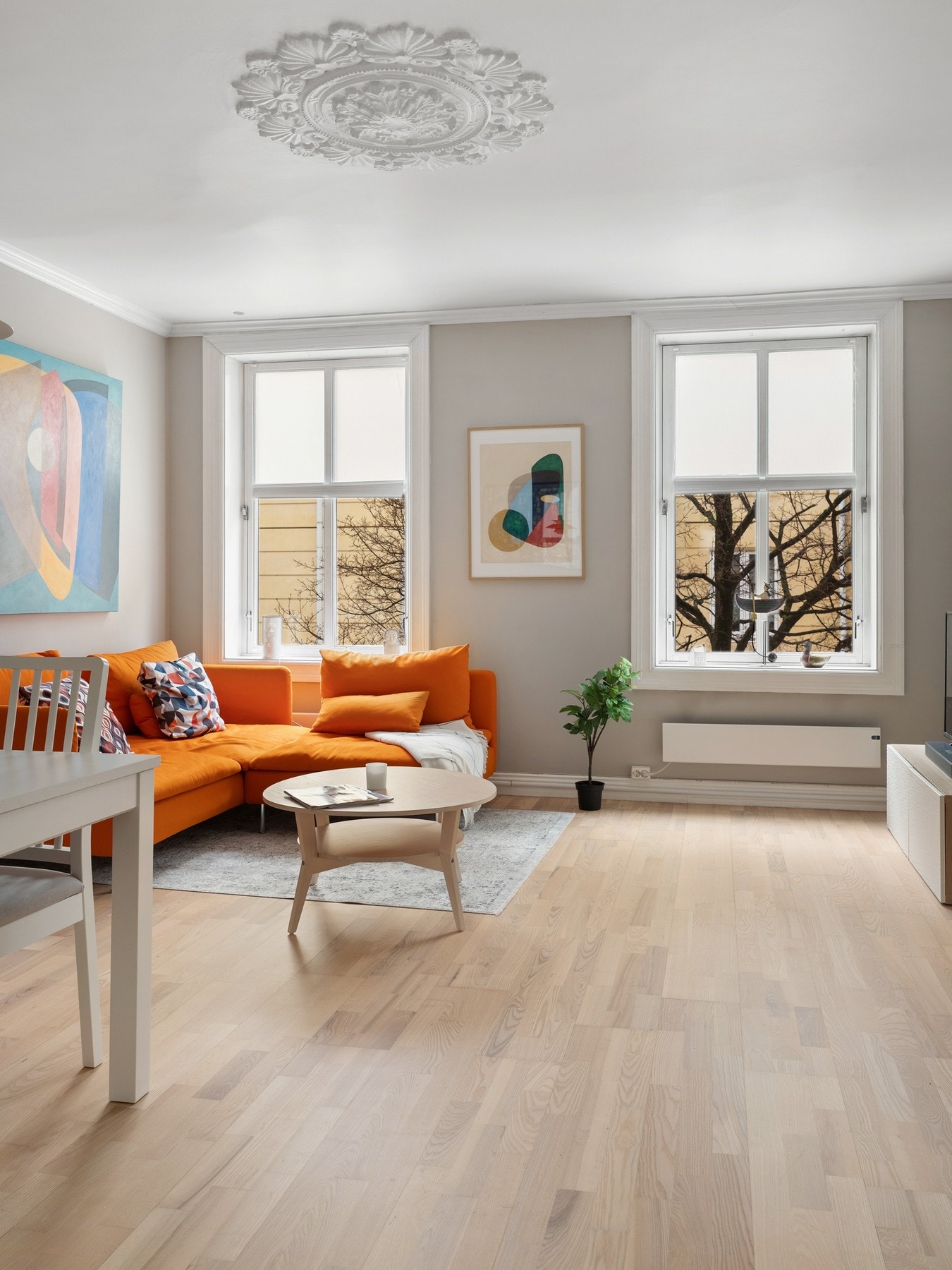 Leiligheten har himling med rosett i stuen og en takhøyde på 2,6 m. Galleribilde