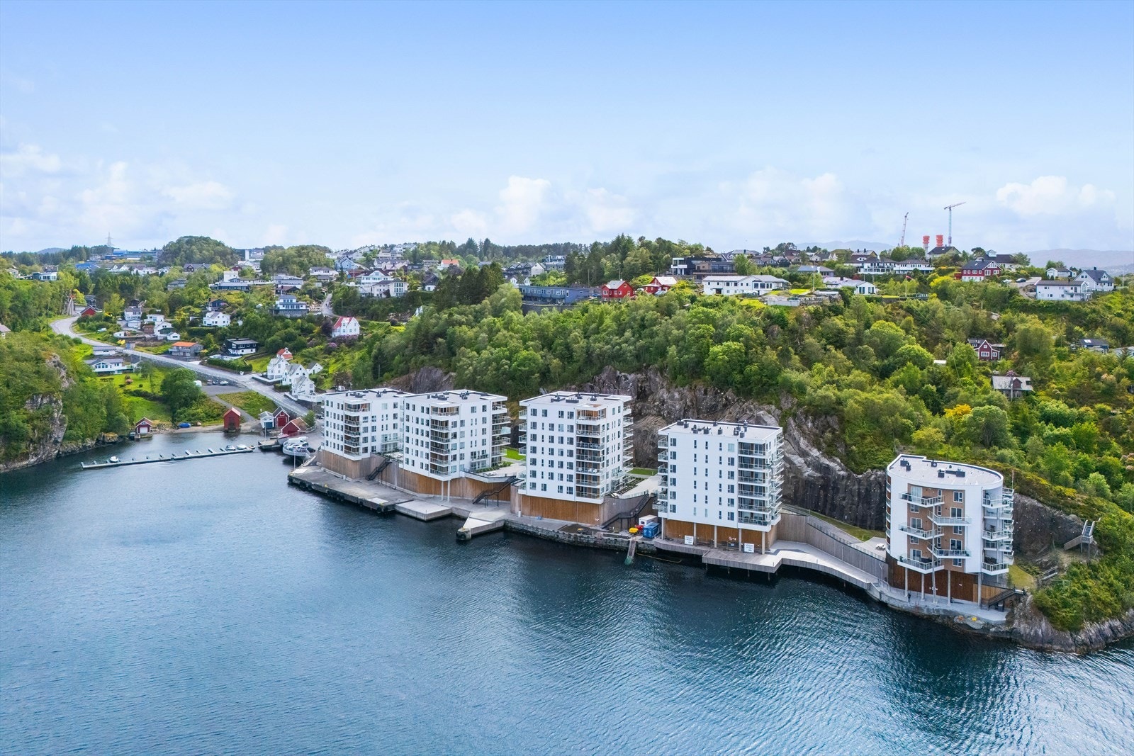 Fana sparebank eiendom v/ Lars D. Mæland presenterer denne flotte 3-roms leiligheten ved Breivik brygge. Galleribilde