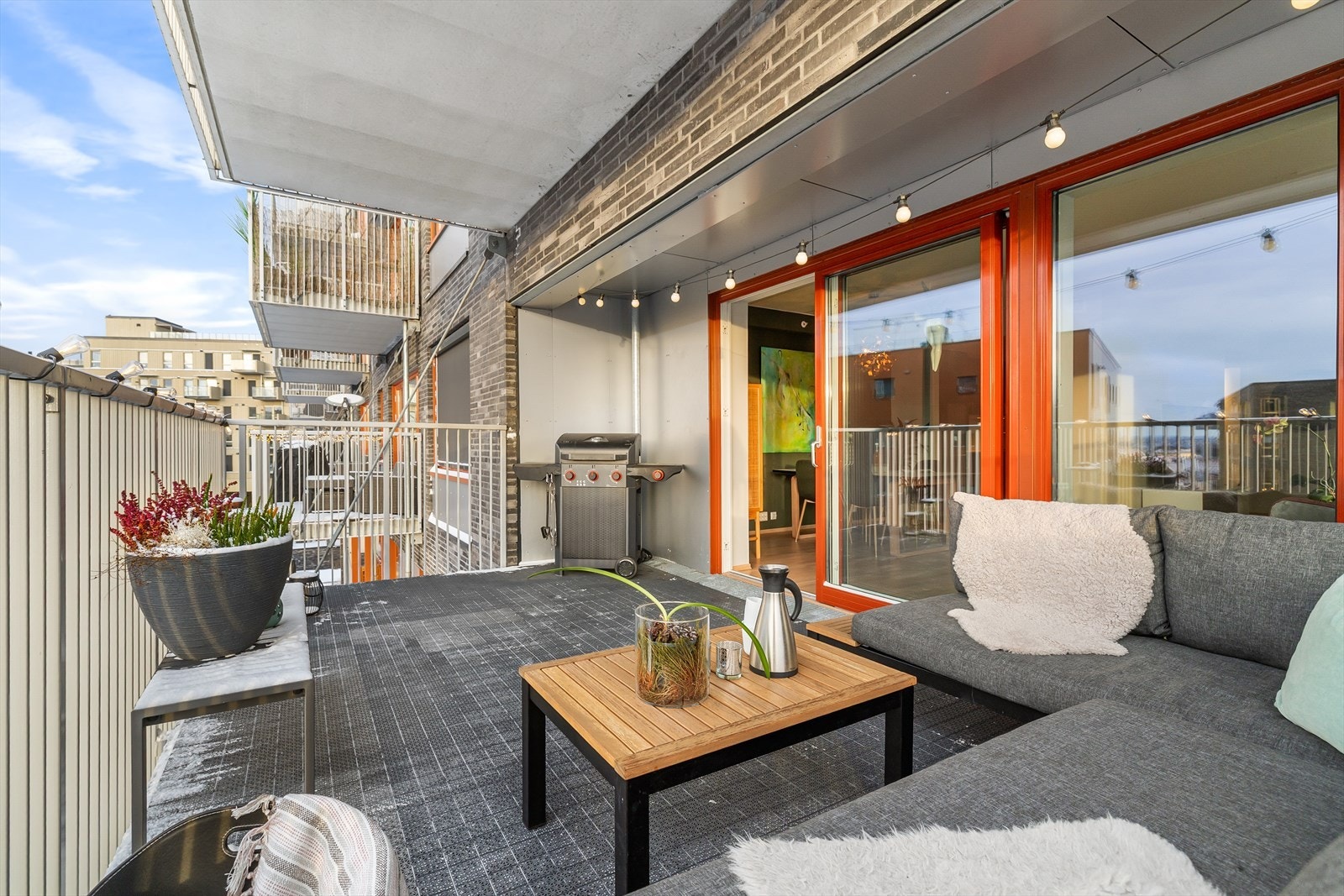 Det er tillatt med gass- og elektrisk grill på balkongen. Galleribilde