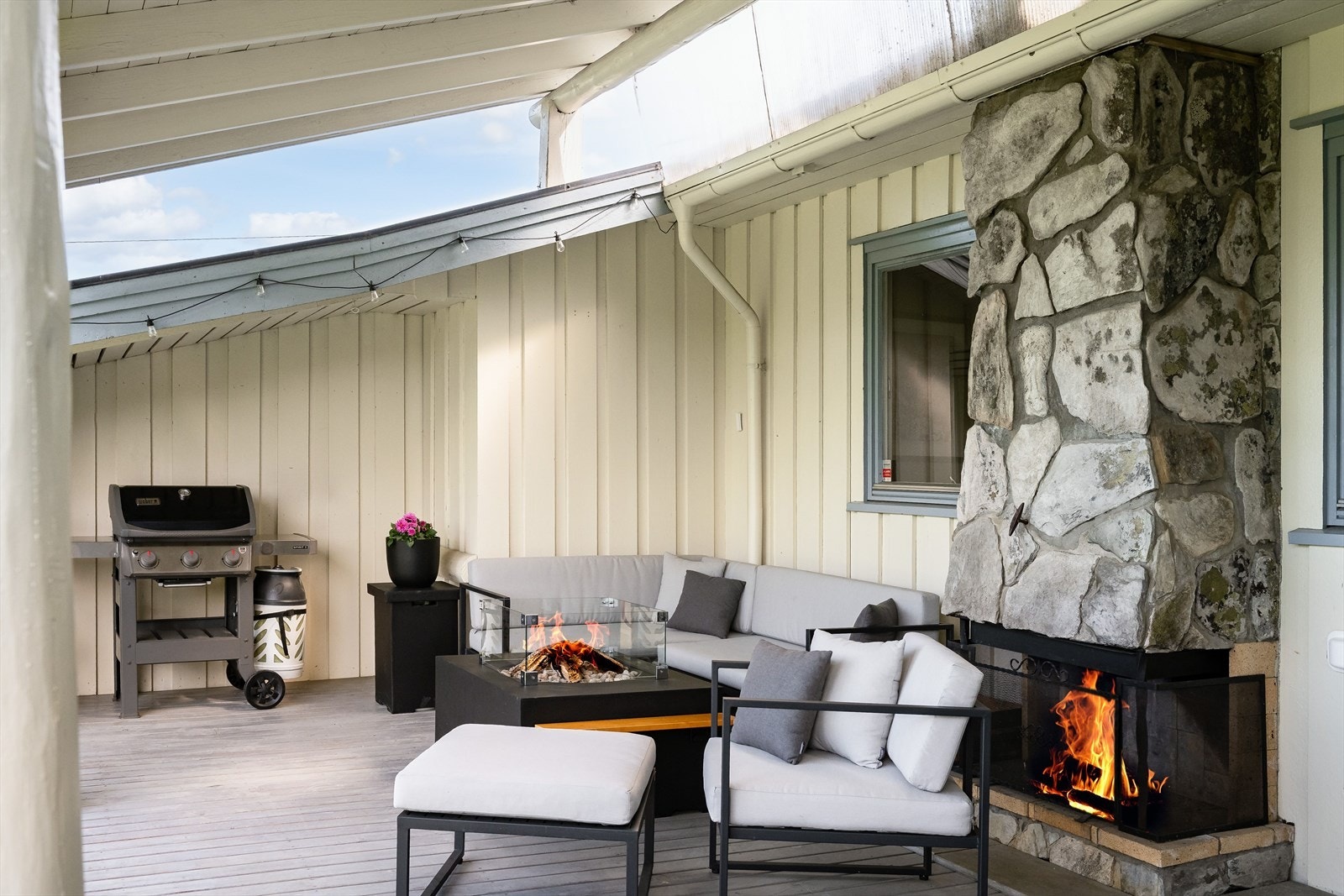 Dette er en skikkelig fin terrasse som byr opp til mye utendørs hygge! Galleribilde