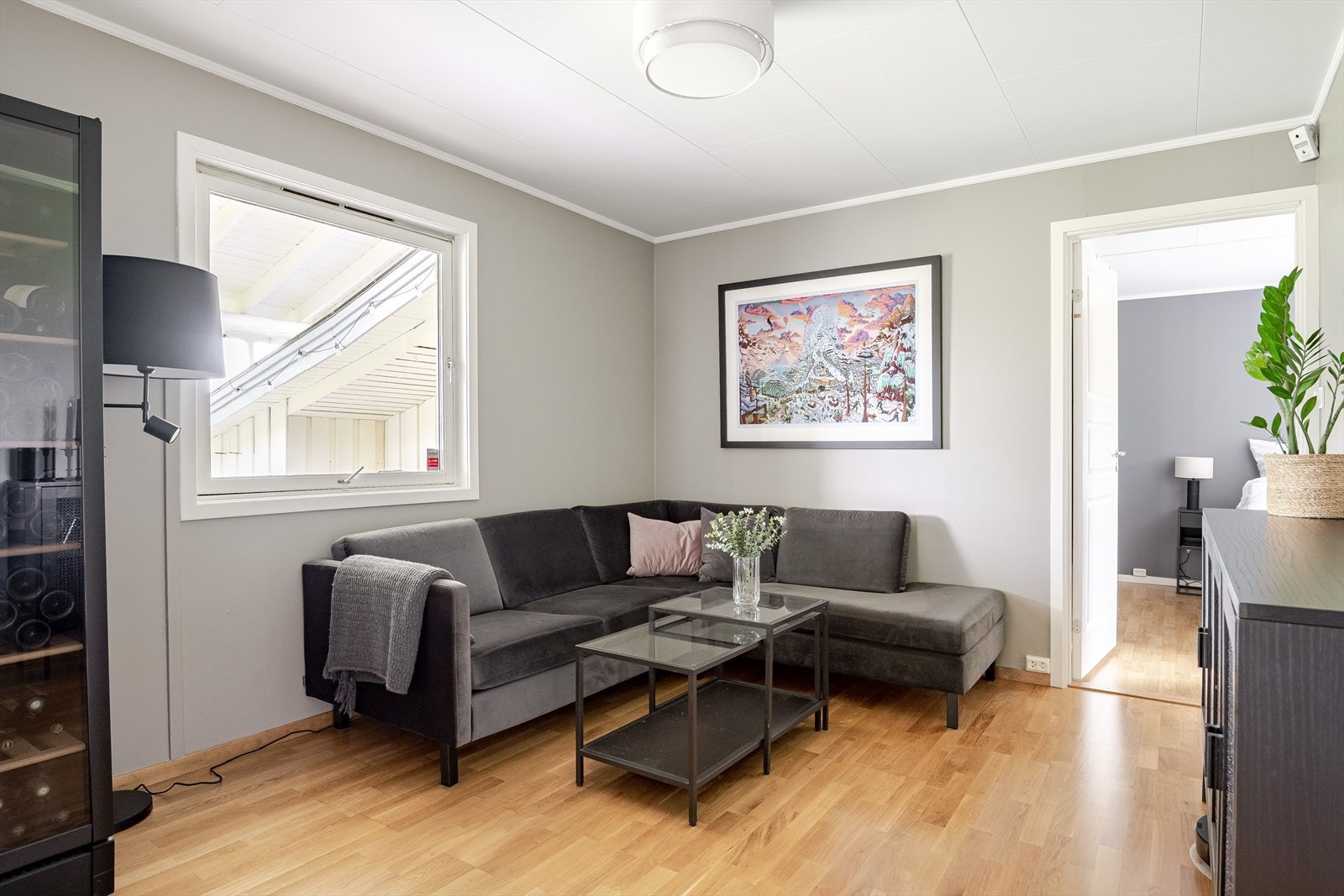 Den innerste delen av stuen er et koselig sted med god plass til sofagruppe og salongbord. Galleribilde