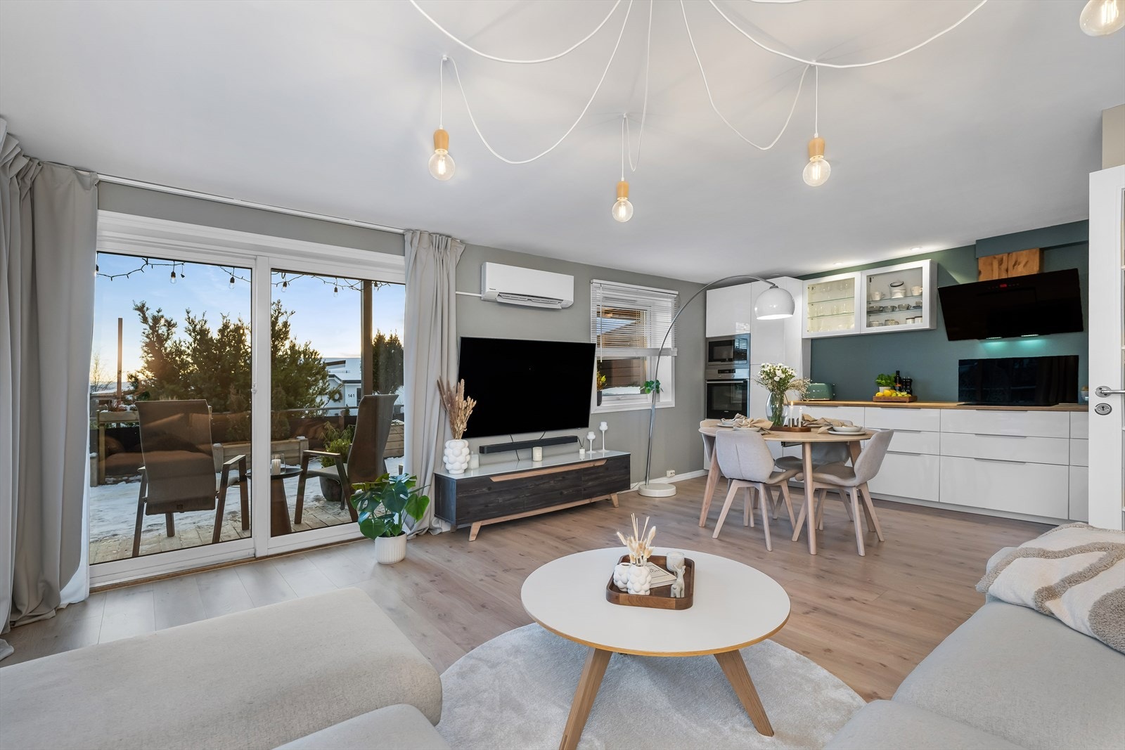 Leiligheten ble nymalt i 2025 og fikk nytt pergo laminatgulv i 2023. Galleribilde