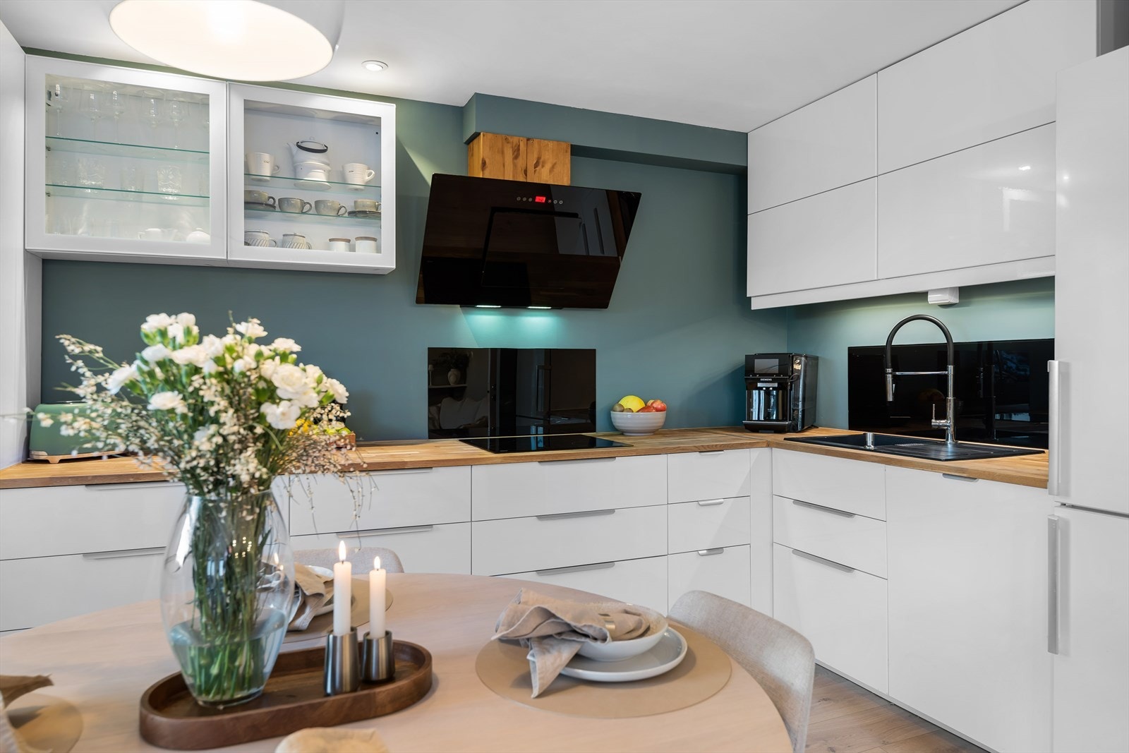 Heltre benkeplate fra 2023. Denne ble behandlet med olje i 2025. Galleribilde