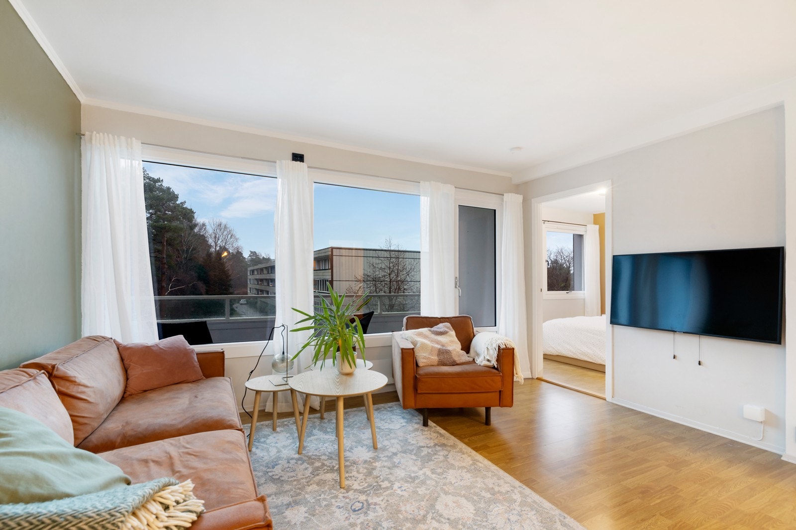 En pen 2-roms andelsleilighet med luftig beliggenhet i 3. etasje - Balkong - Felles p-plass. Galleribilde