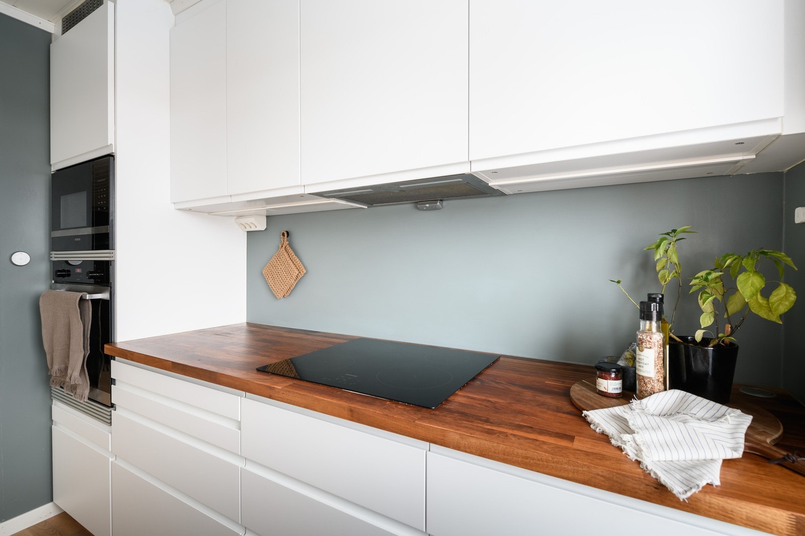 Integrerte hvitevarer og et stilrent utrykk. Galleribilde