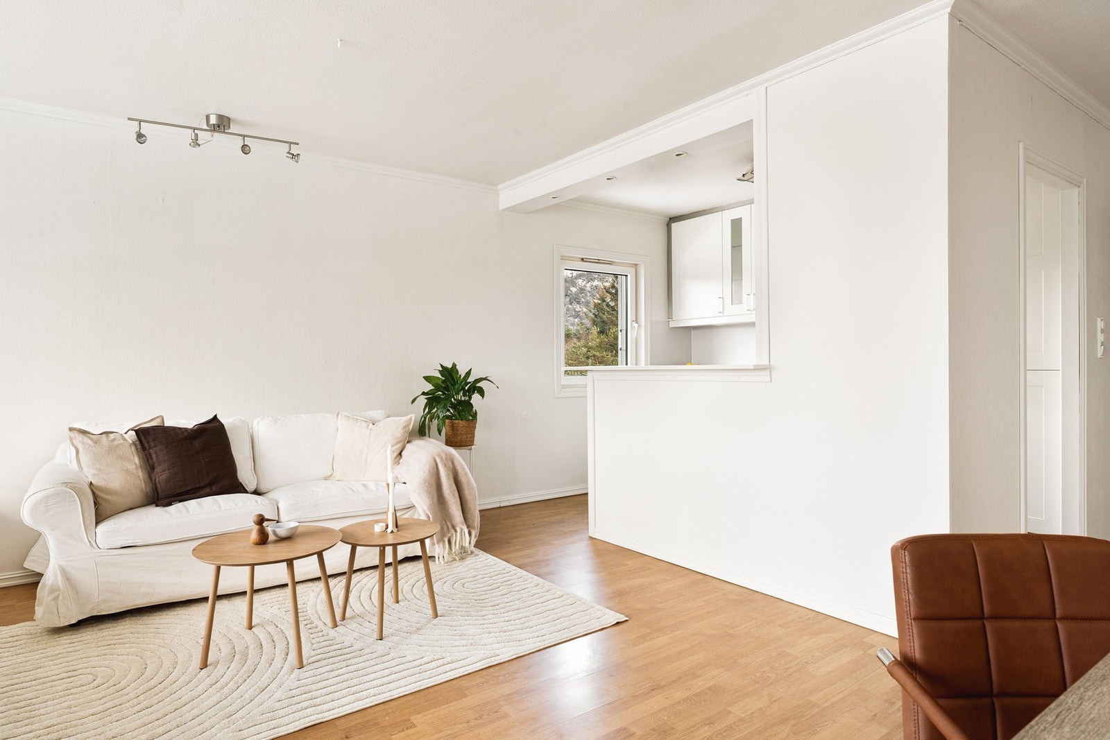 Både varmtvann, sentralvarme og grunnpakke tv/internett er inkludert i felleskostnadene. Galleribilde