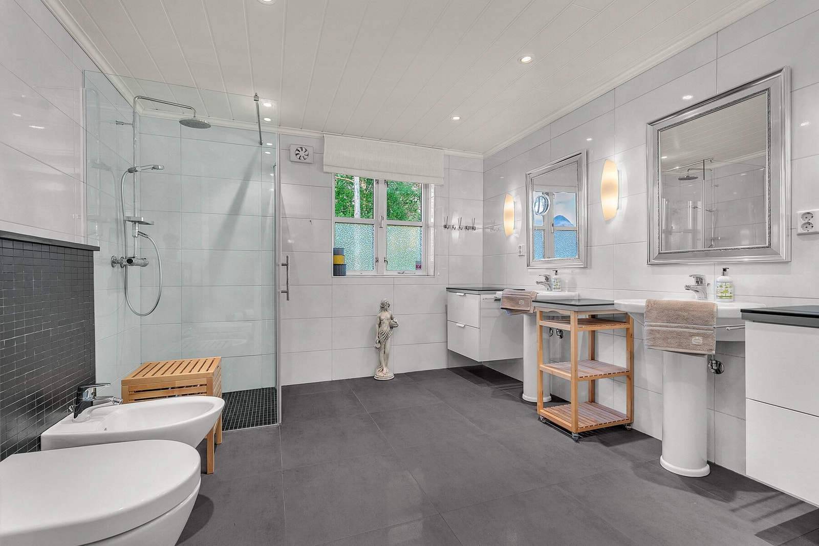 Stort og pent hovedbad Galleribilde