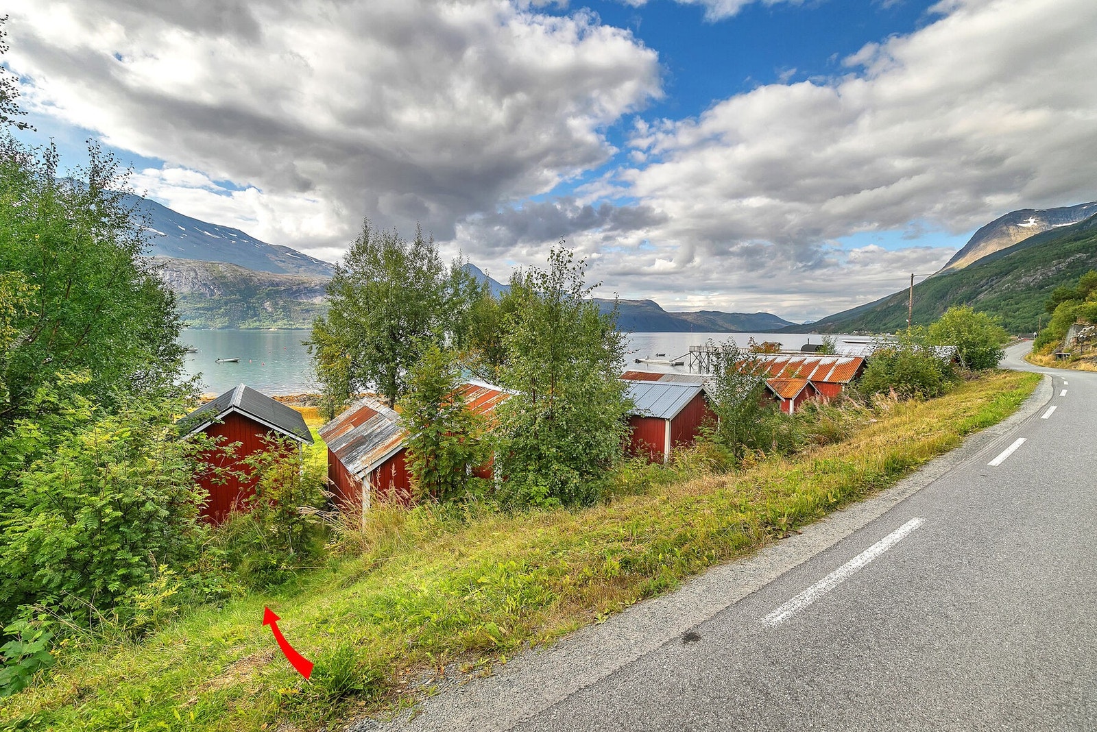 Naust rett ved småbåthavna Galleribilde