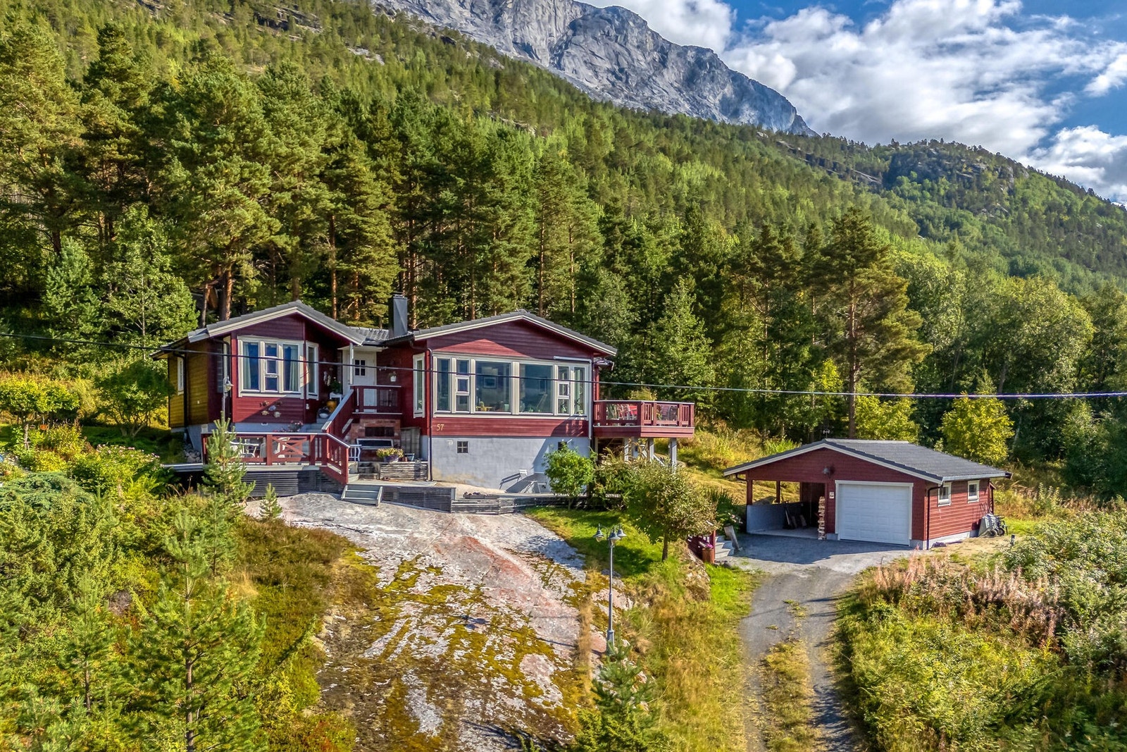 Eiendommen ble totalrenovert og oppgradert i 2005 Galleribilde