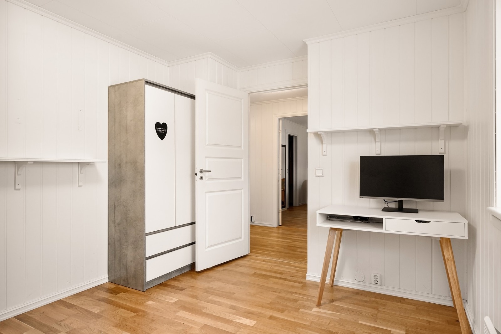 Soverom 2 passer godt som barnerom, gjesterom eller kontor Galleribilde