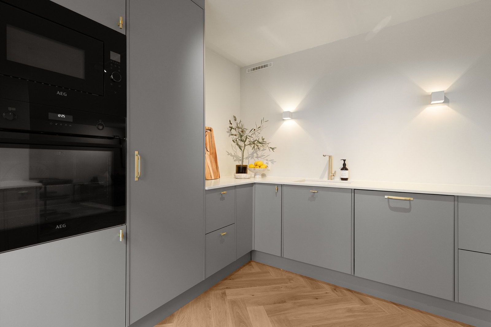 Det er utstrakt bruk av tyske hvitevarer fra kvalitetsleverandøren AEG. Galleribilde