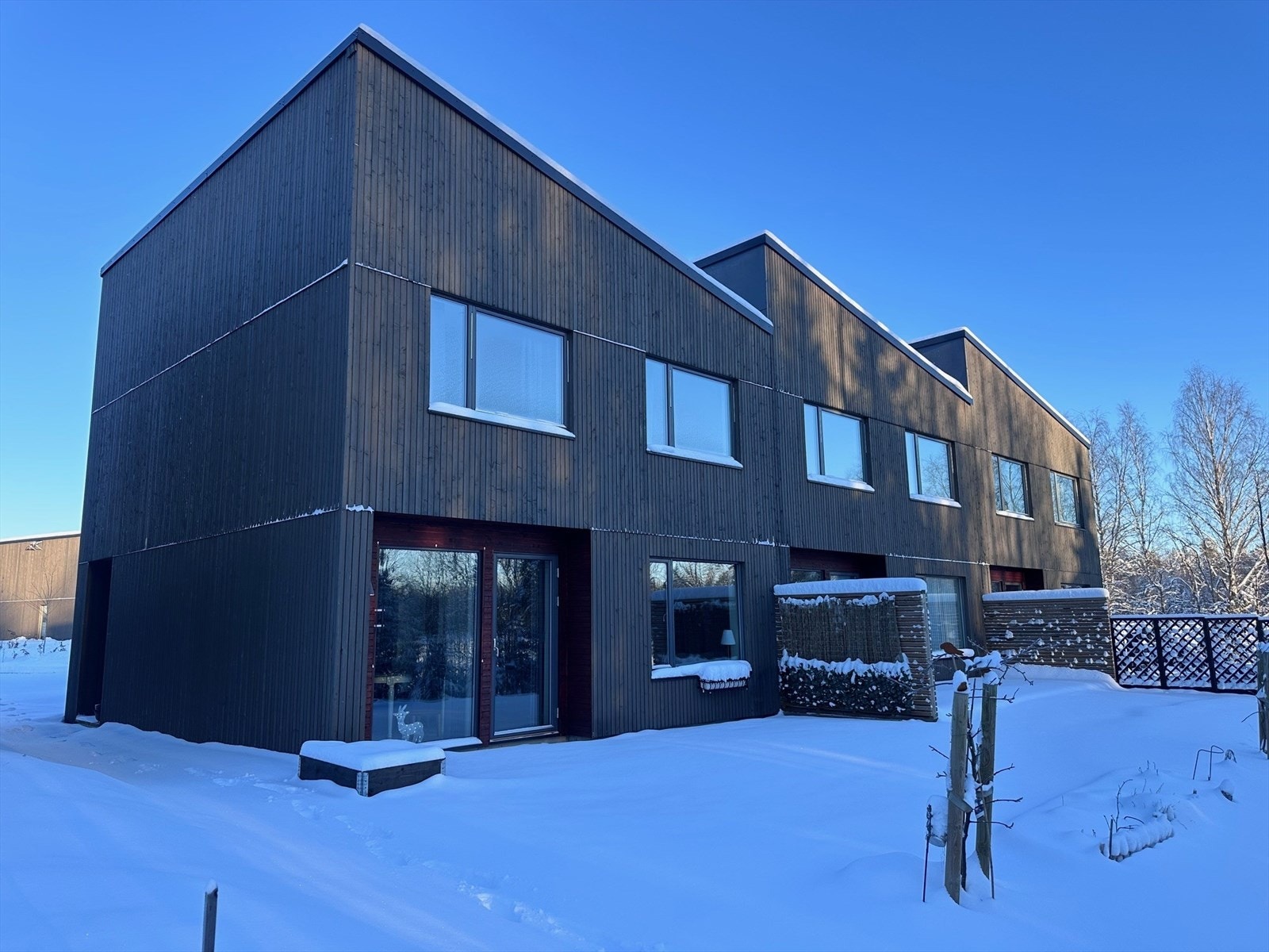 Velkommen til Rødsvingelvegen 54! Et pent rekkehus med fin endebeliggenhet. Galleribilde