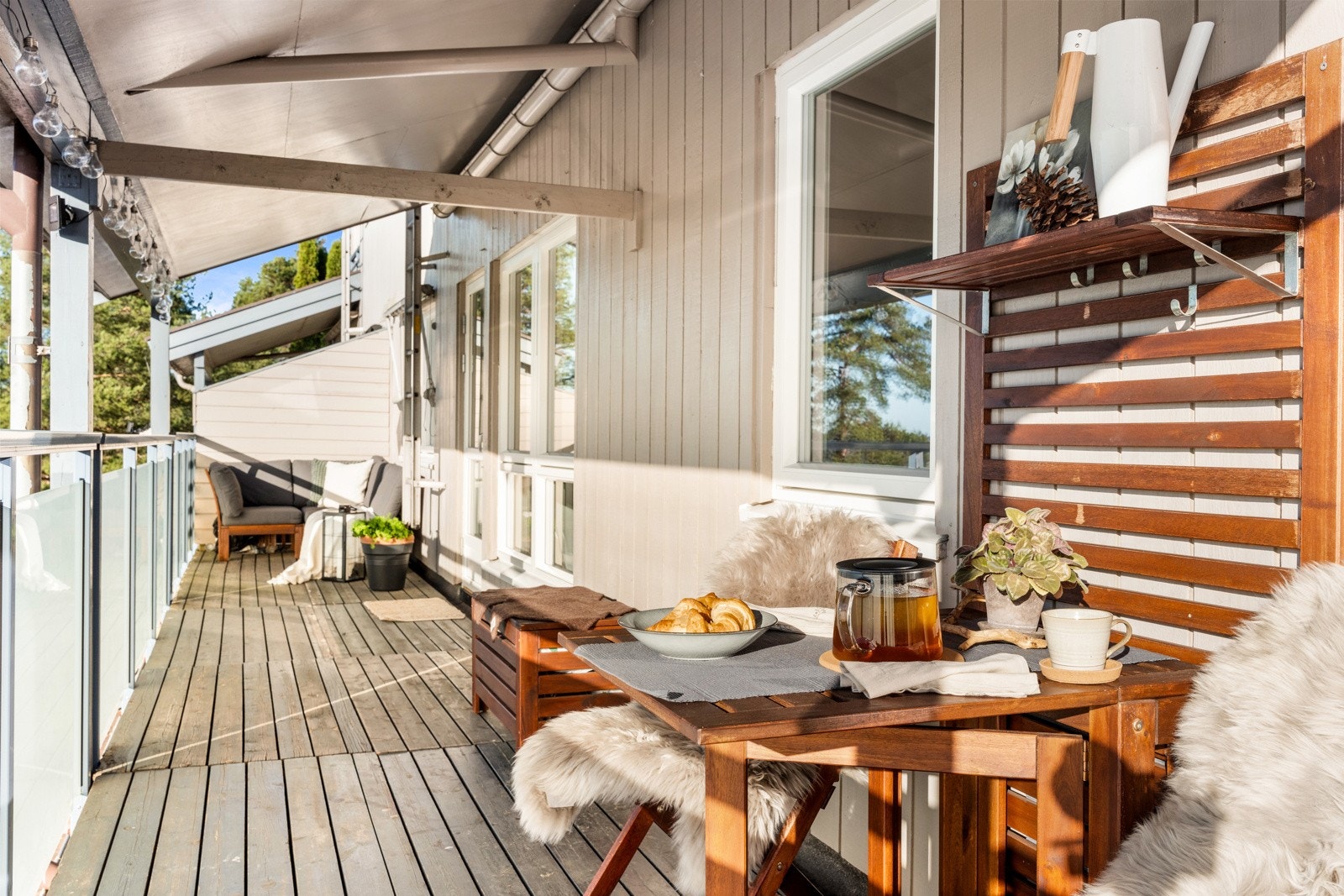 Solrik terrasse med utsikt over Mysen Galleribilde