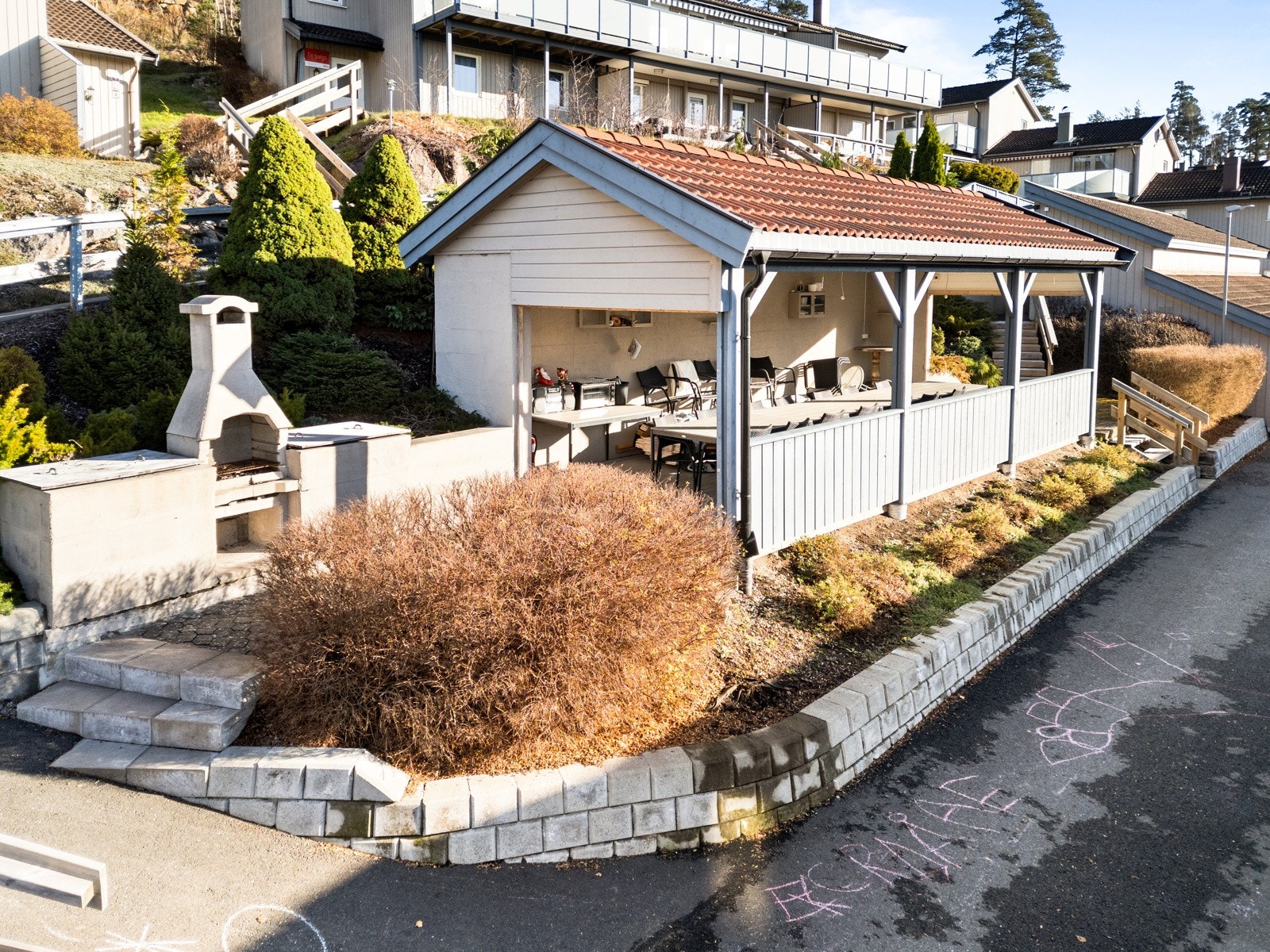 Like ved inngangsiden til bygget er felles sosial samlingsplass som også kan leies til selskaper Galleribilde