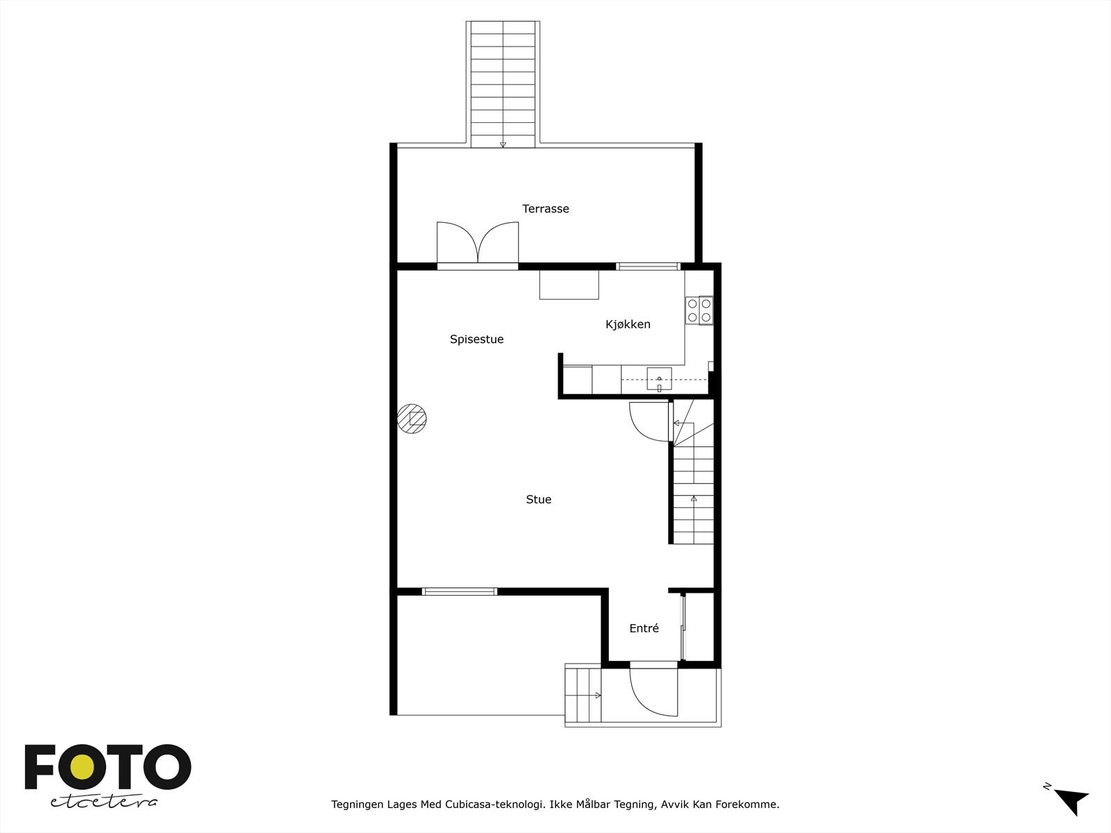 Første etasje har åpen og sosial planløsning mellom kjøkken, stue og spisestue. Galleribilde