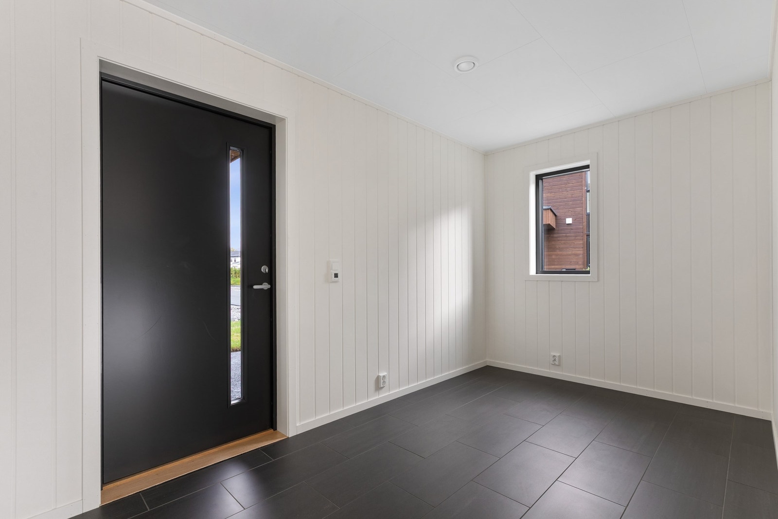 Entre med god plass for garderobe Galleribilde