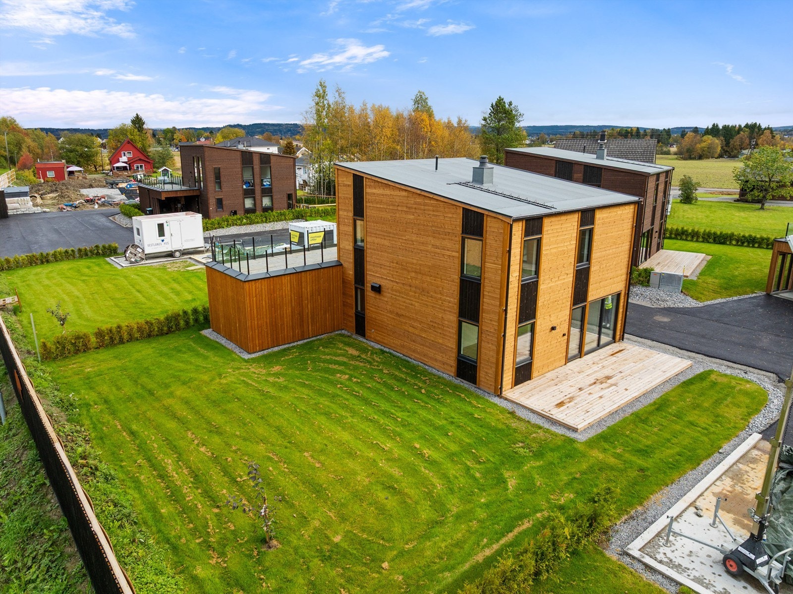 Velkommen til Garmovegen 8D - en moderne enebolig over 2 plan med carport - Foto: Romeriksfotografene (Hege Leren) Galleribilde