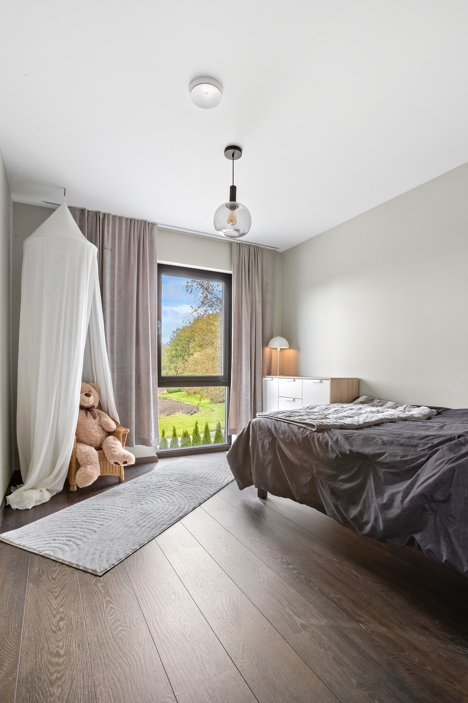 To soverom i denne etasje, totalt 3 soverom i boligen + to stuer Galleribilde