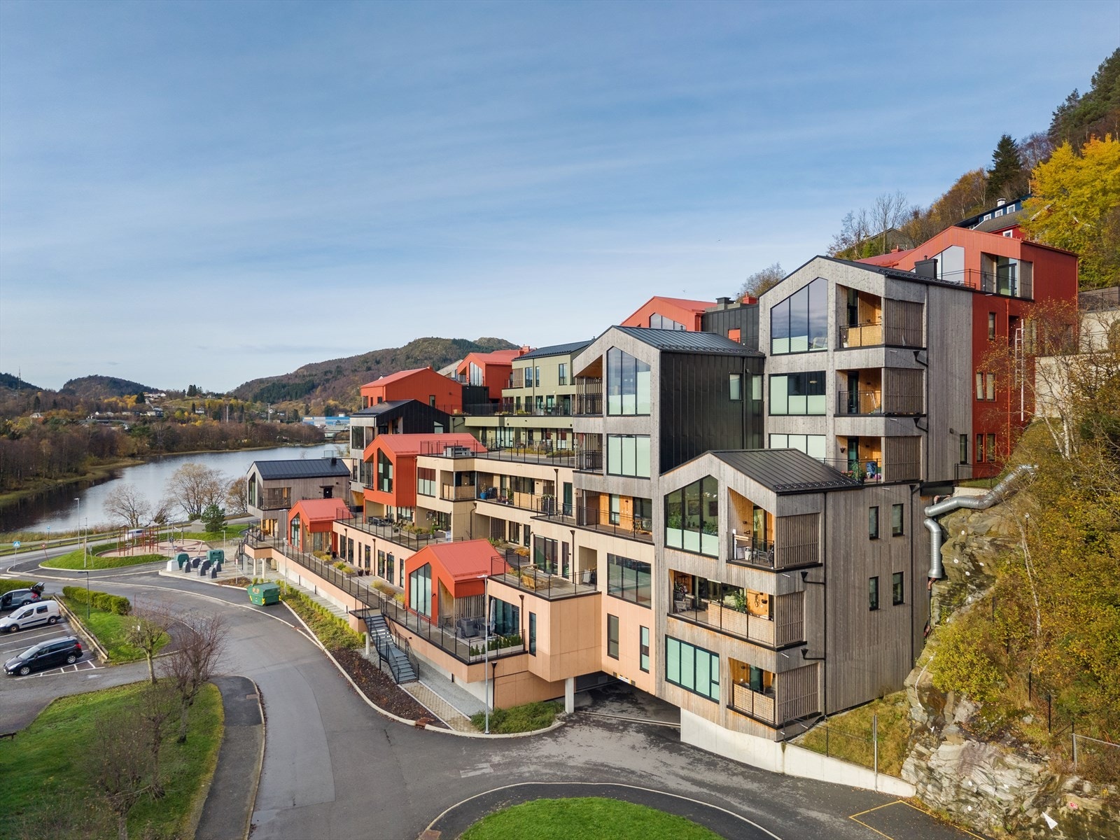 Liaflaten 4A stod ferdig i 2023 og er et moderne konsept med gode og praktiske løsninger for sine beboere for en mer behagelig hverdag. Galleribilde