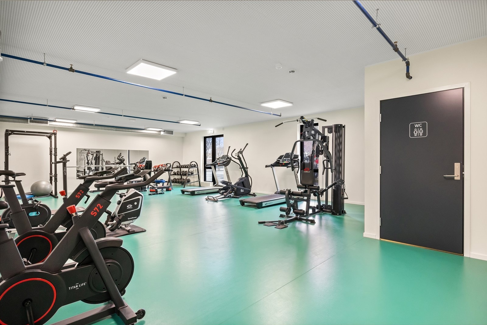 Dersom du er av den sporty typen har borettslaget eget treningsrom som tilbyr et bredt utvalg apparater. Galleribilde