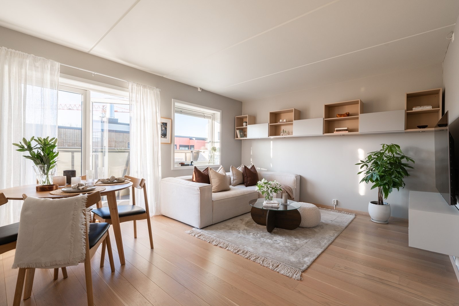 Her er det god plass til sofa med tilhørende møbler. Galleribilde