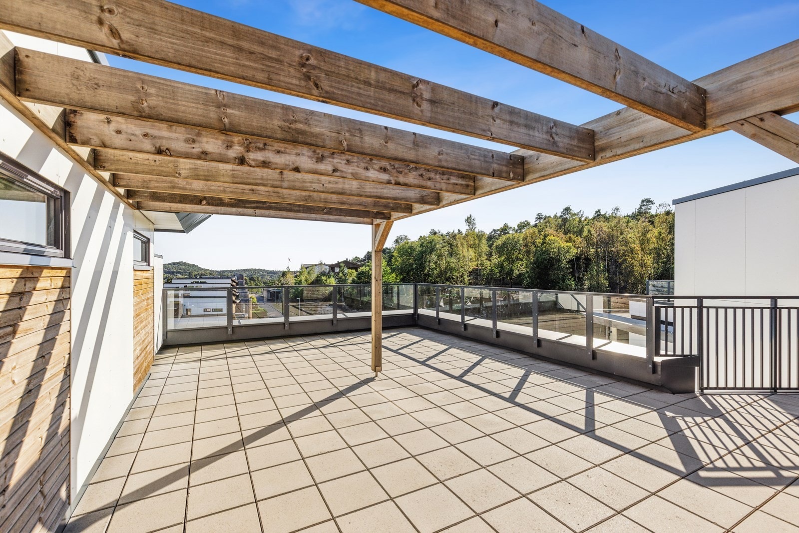 Det er stor felles takterrasse som fritt kan benyttes Galleribilde