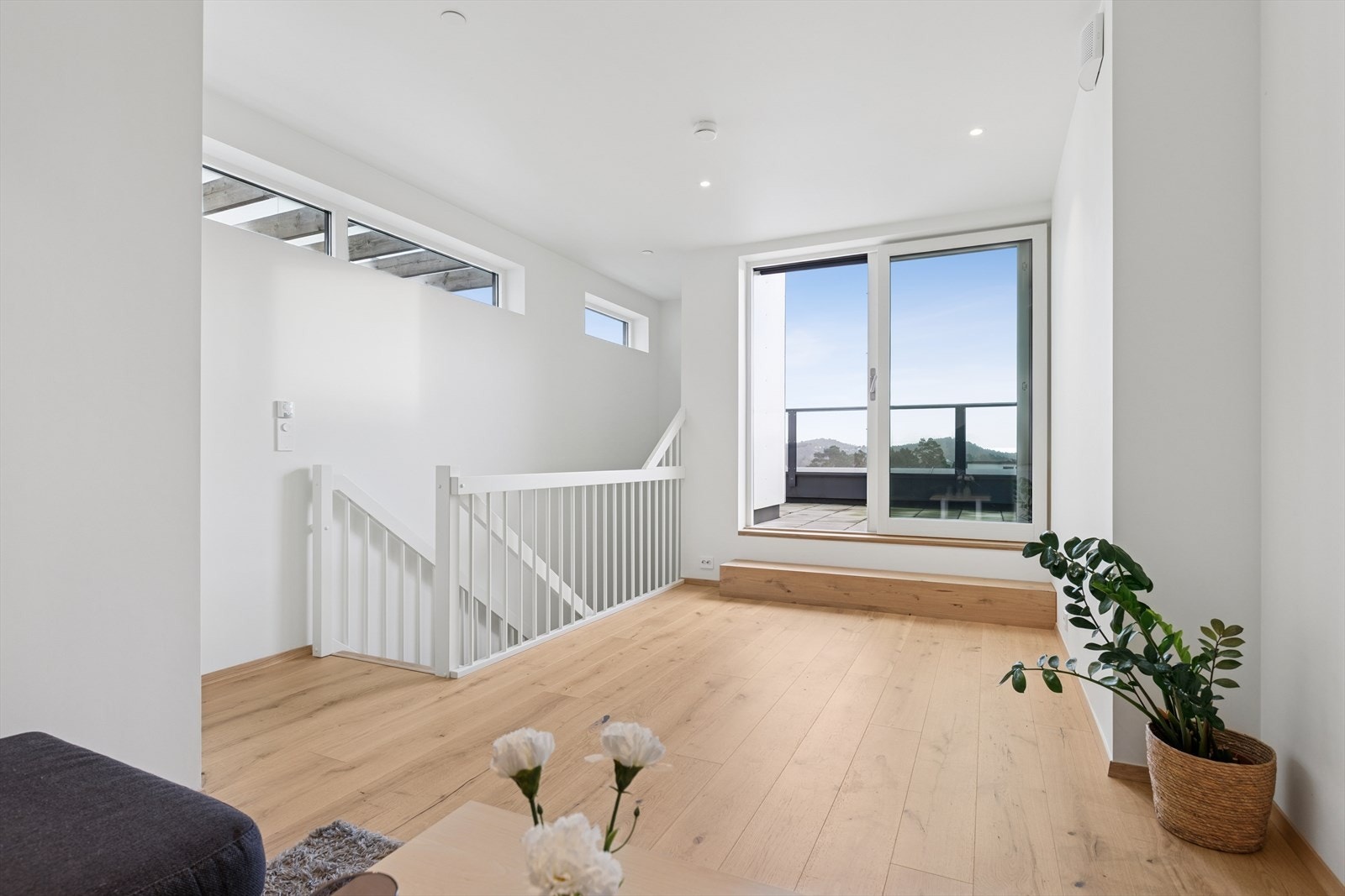 Stua i 2. etasje byr på mulighet til både TV-stue og kontor Galleribilde