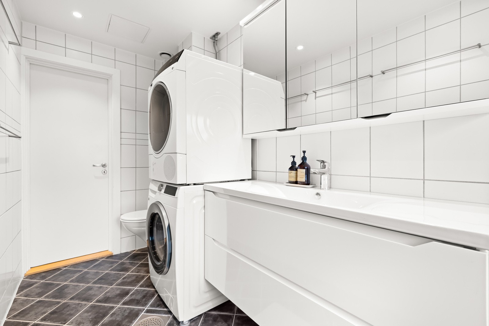 Det er opplegg for vaskemaskin og tørketrommel. Galleribilde